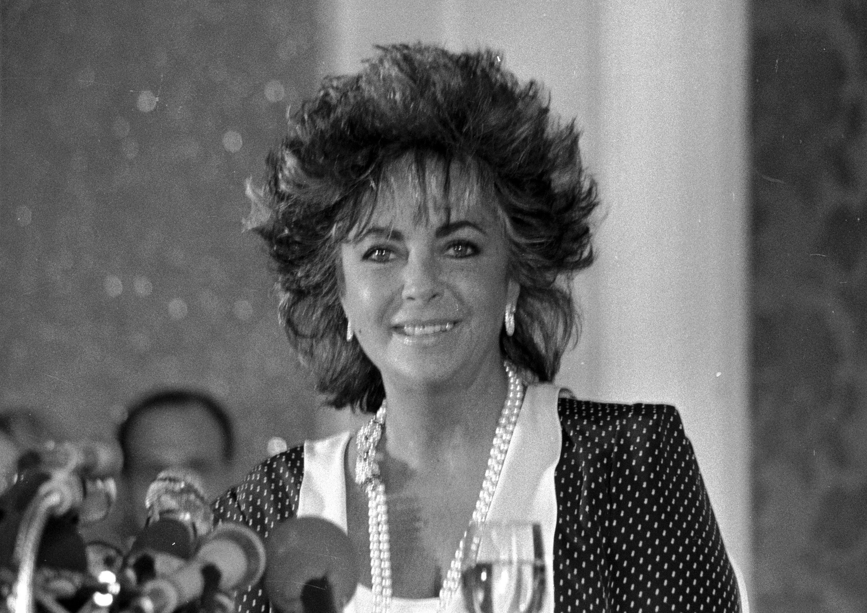 Elizabeth Taylor at the American Film Festival of Deauville in Normandy, France in 1985. | Source : Wikimedia Commons