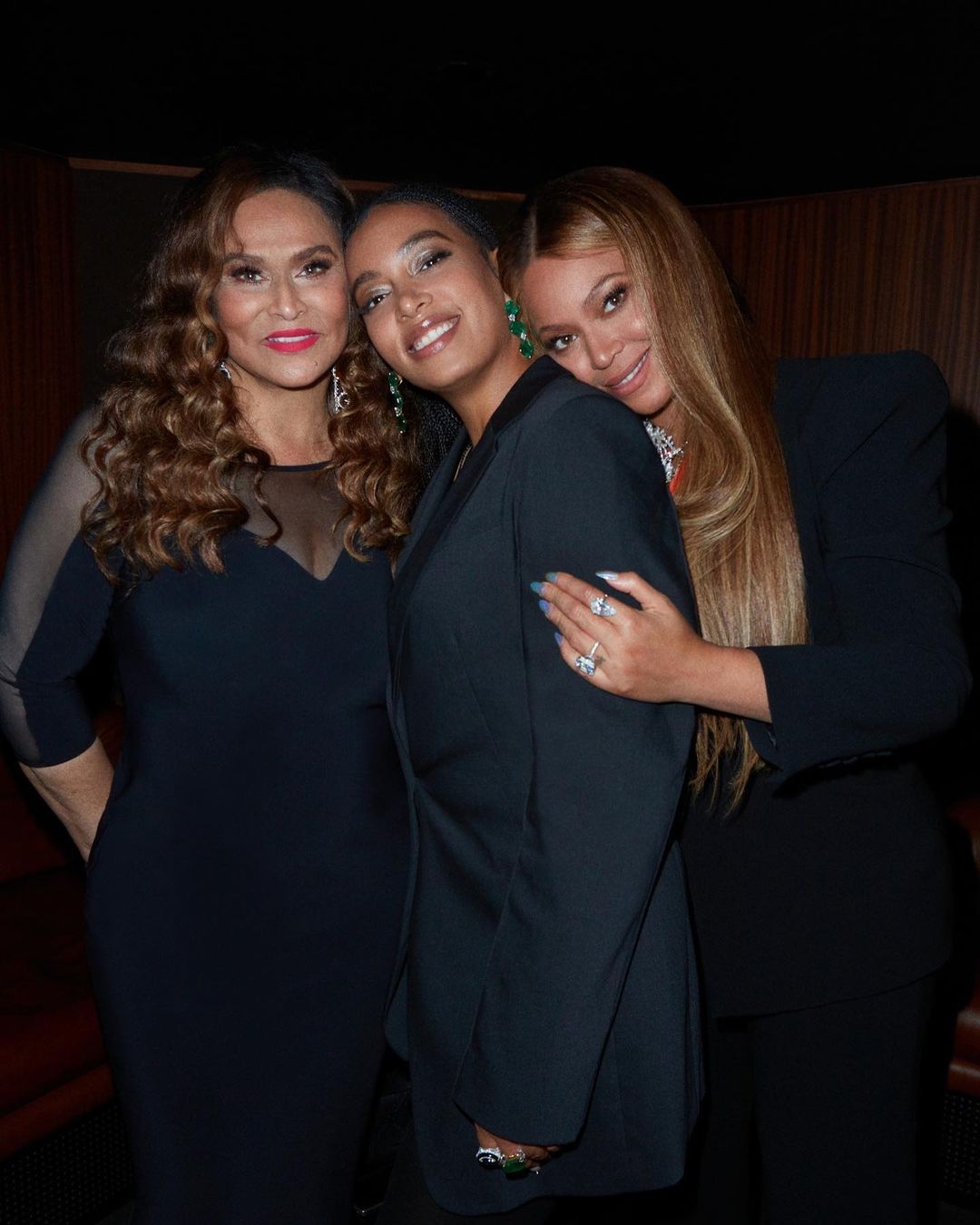 Tina, Solange et Beyonce Knowles, extrait d'un post daté du 30 septembre 2022 | Source : Instagram/solangeknowles/