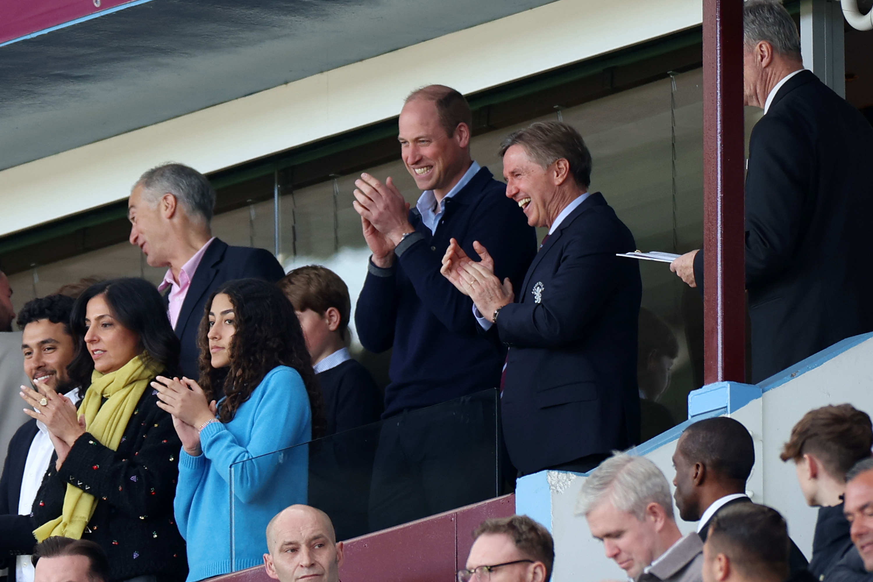 William, prince de Galles, regarde avant le match de Premier League entre Aston Villa et Nottingham Forest, le 8 avril 2023, à Birmingham, en Angleterre | Source : Getty Images