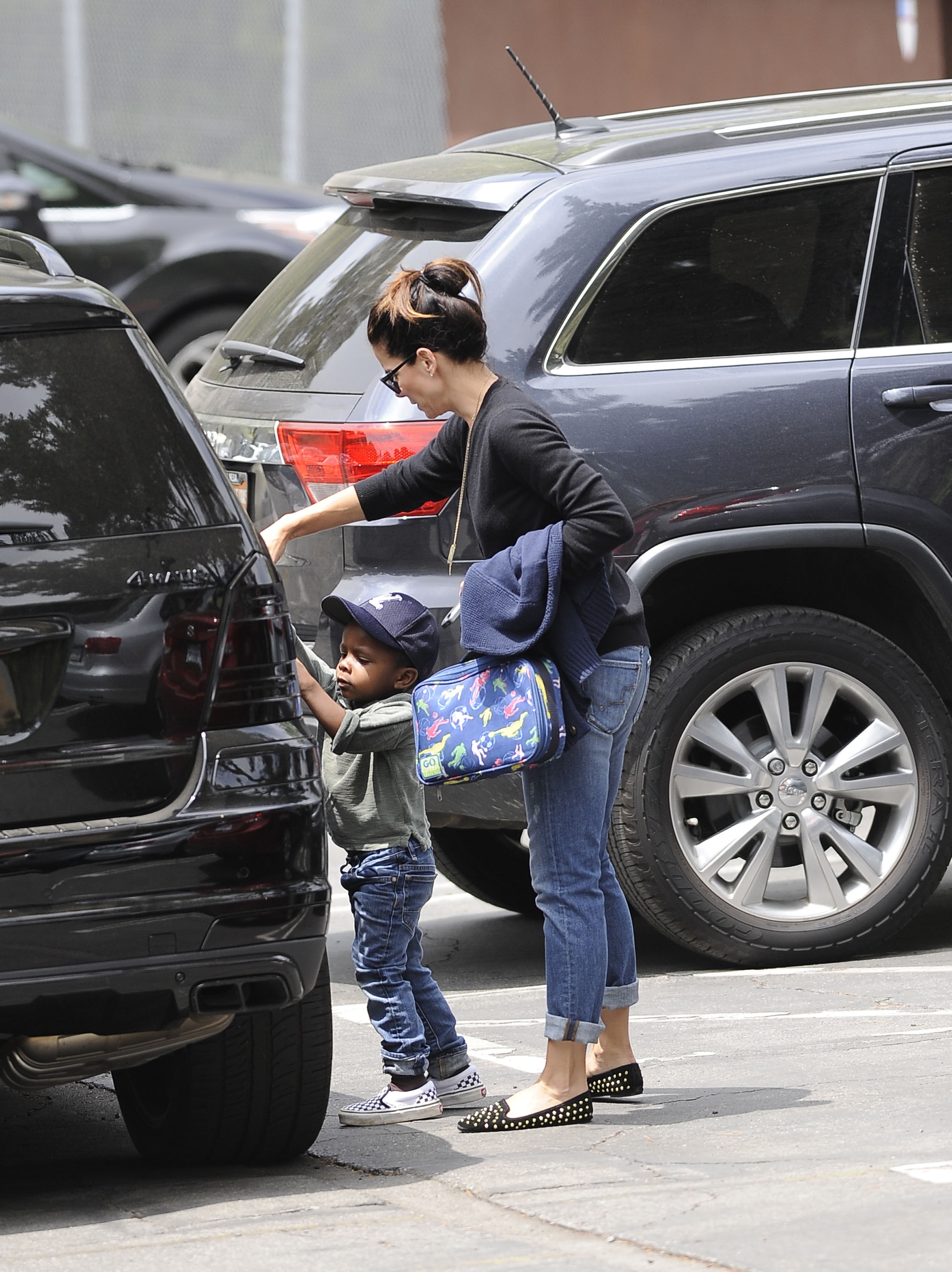 Sandra Bullock et son fils Louis vus le 16 mai 2013 à Los Angeles, Californie | Source : Getty Images