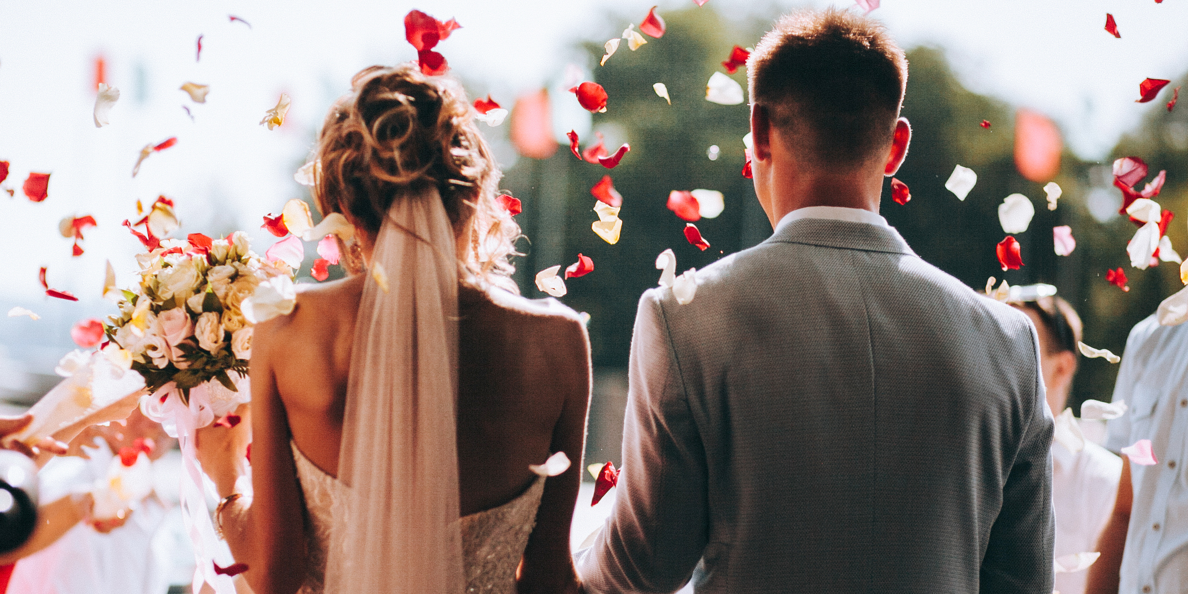 Un couple le jour de son mariage | Source : Shutterstock