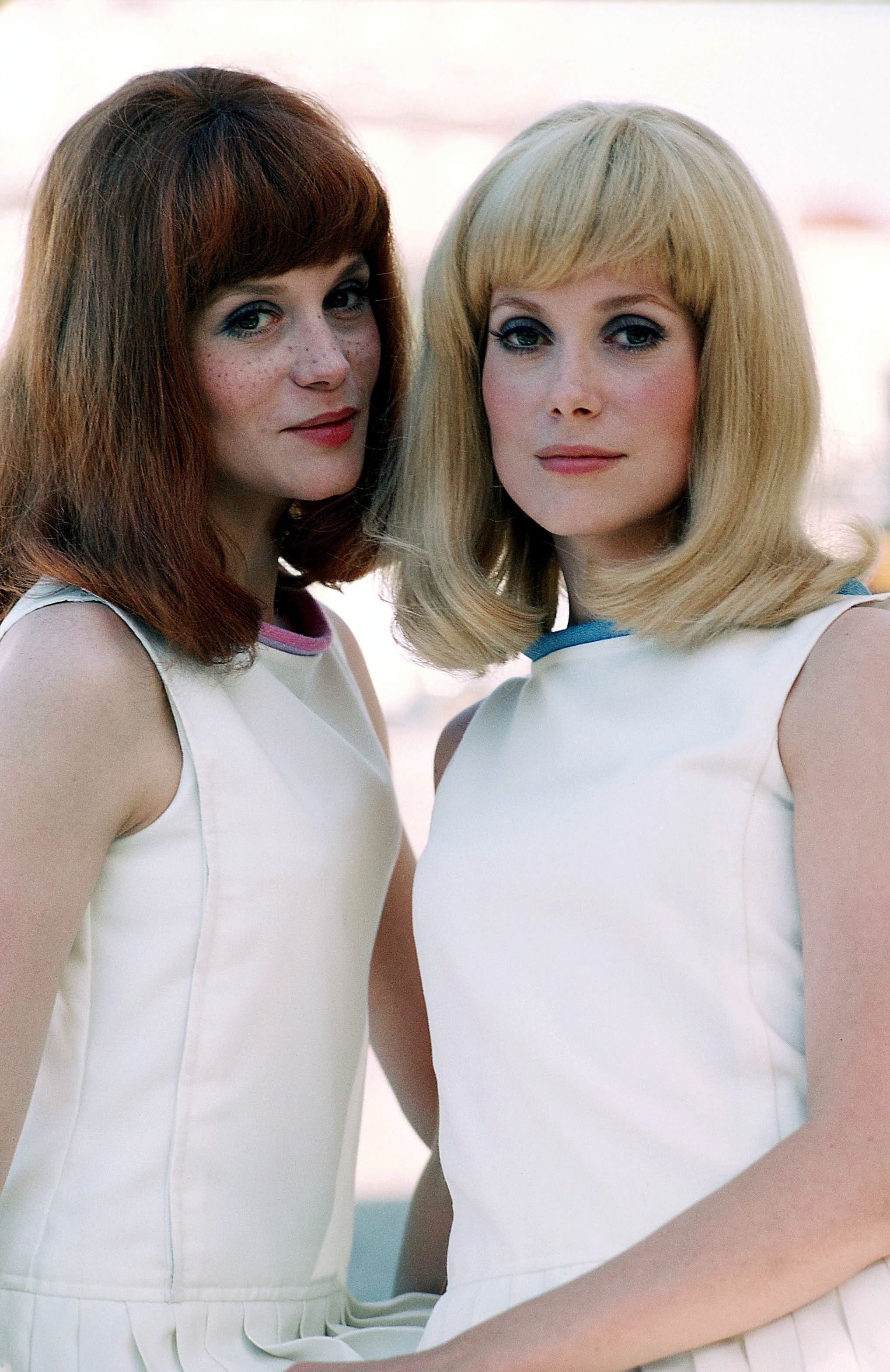 Catherine Deneuve et sa sœur Françoise Dorleac. | Photo : Getty Images
