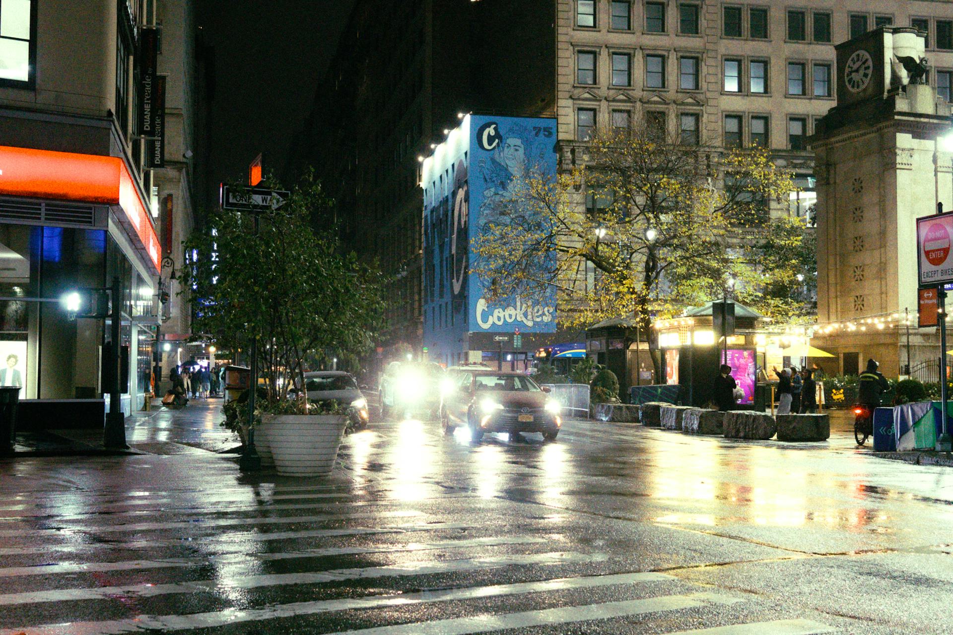 Une rue la nuit | Source : Pexels