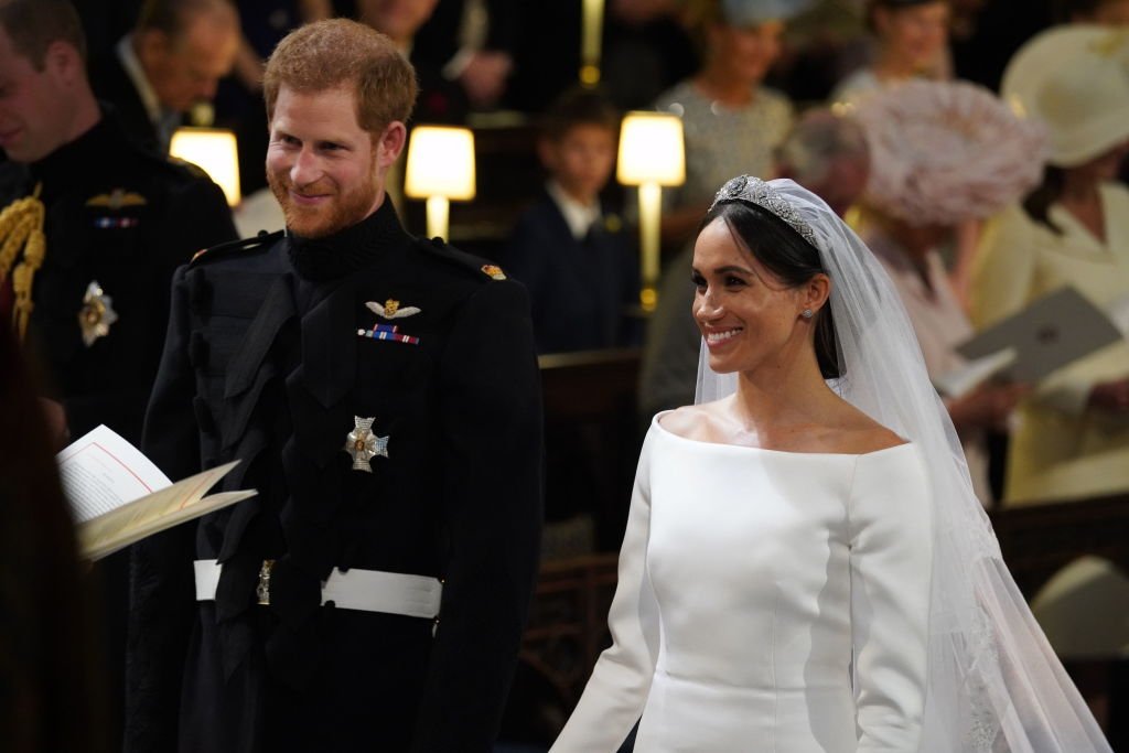 Le prince Harry et Meghan Markle devant l'autel lors de leur mariage à la chapelle St George du château de Windsor, le 19 mai 2018 | Photo : GettyImages