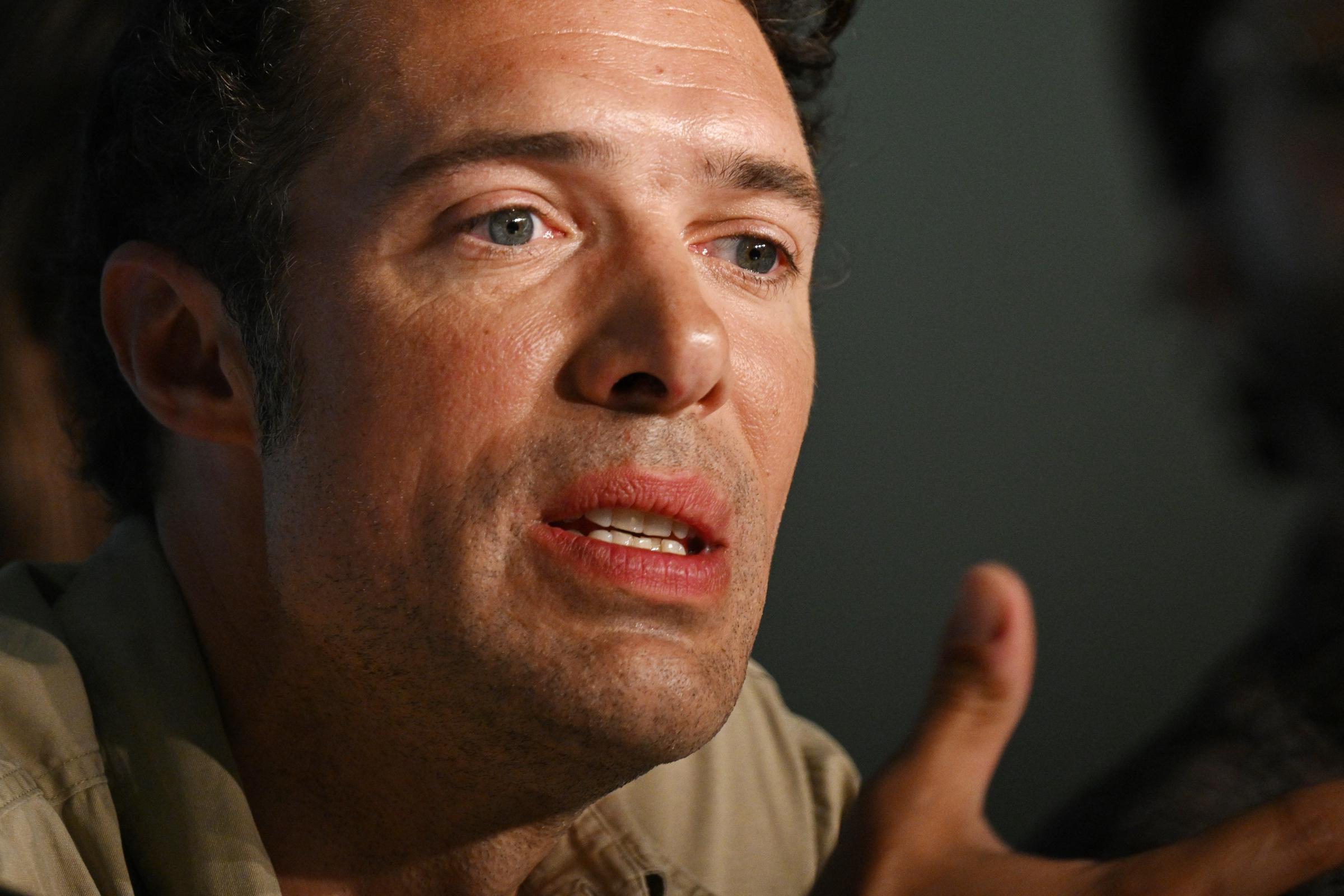 Le réalisateur français Nicolas Bedos s'exprime lors d'une conférence de presse pour le film "Mascarade" lors de la 75e édition du Festival de Cannes, à Cannes, dans le sud de la France, le 28 mai 2022 I Source : Getty Images
