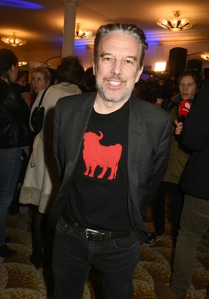 Philippe Vandel au Café De Flore le 12 novembre 2019 à Paris, France. | Photo : Getty Images