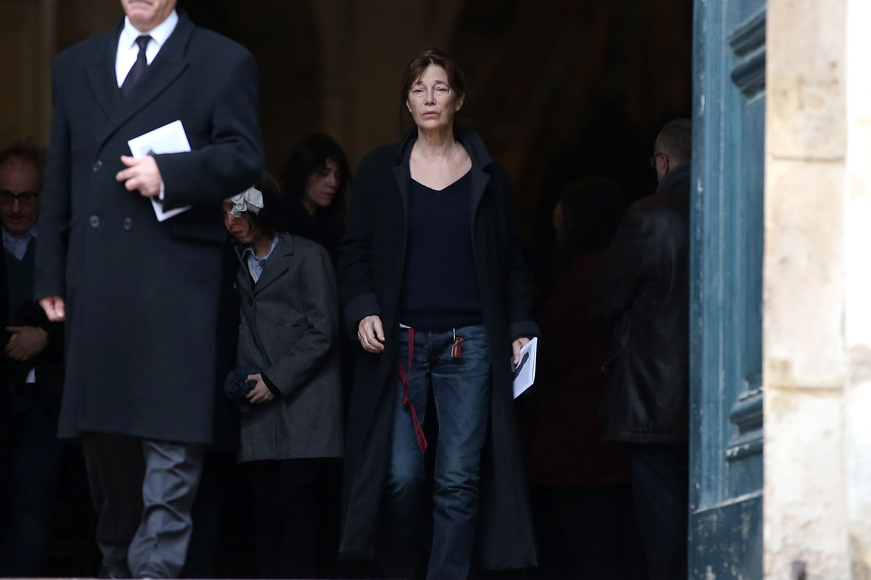 Jane Birkin assister à l'hommage à Kate Barry à l'église Saint Roch le 19 décembre 2013 à Paris, France. | Photo : Getty Images