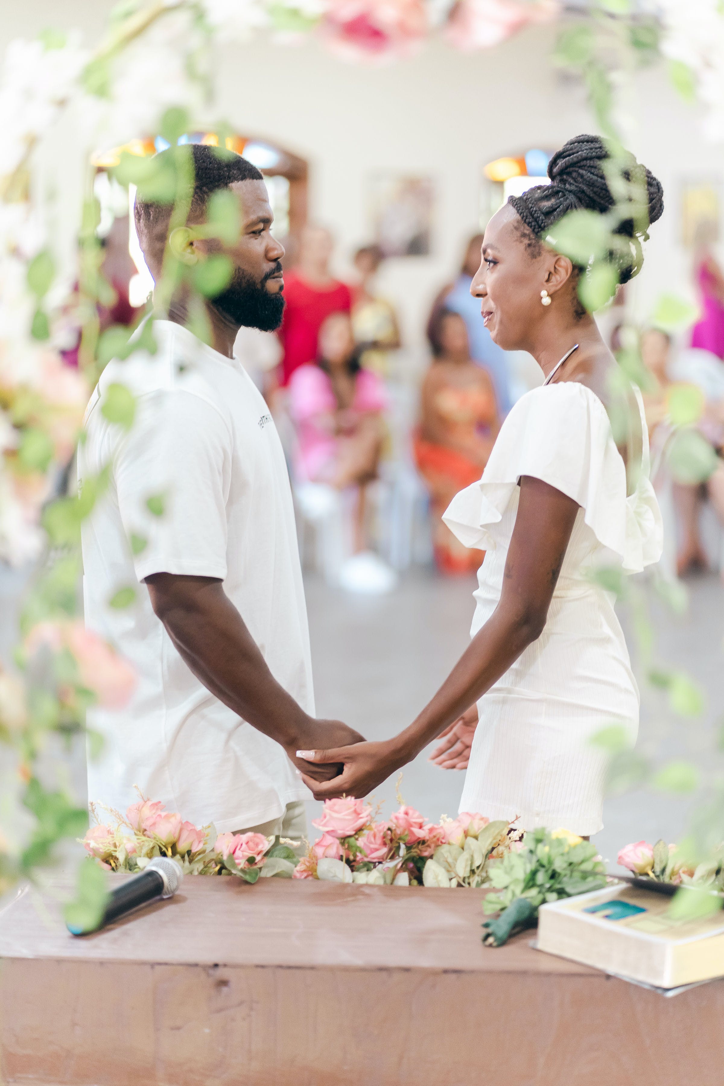 Un couple sur le point de se marier devant ses proches | Source : Pexels