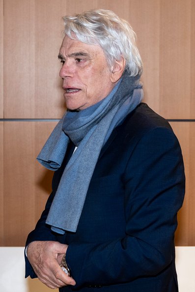 Bernard Tapie lors d'une pause à la Cour de Paris, en avril 2019. | Photo : Getty Images