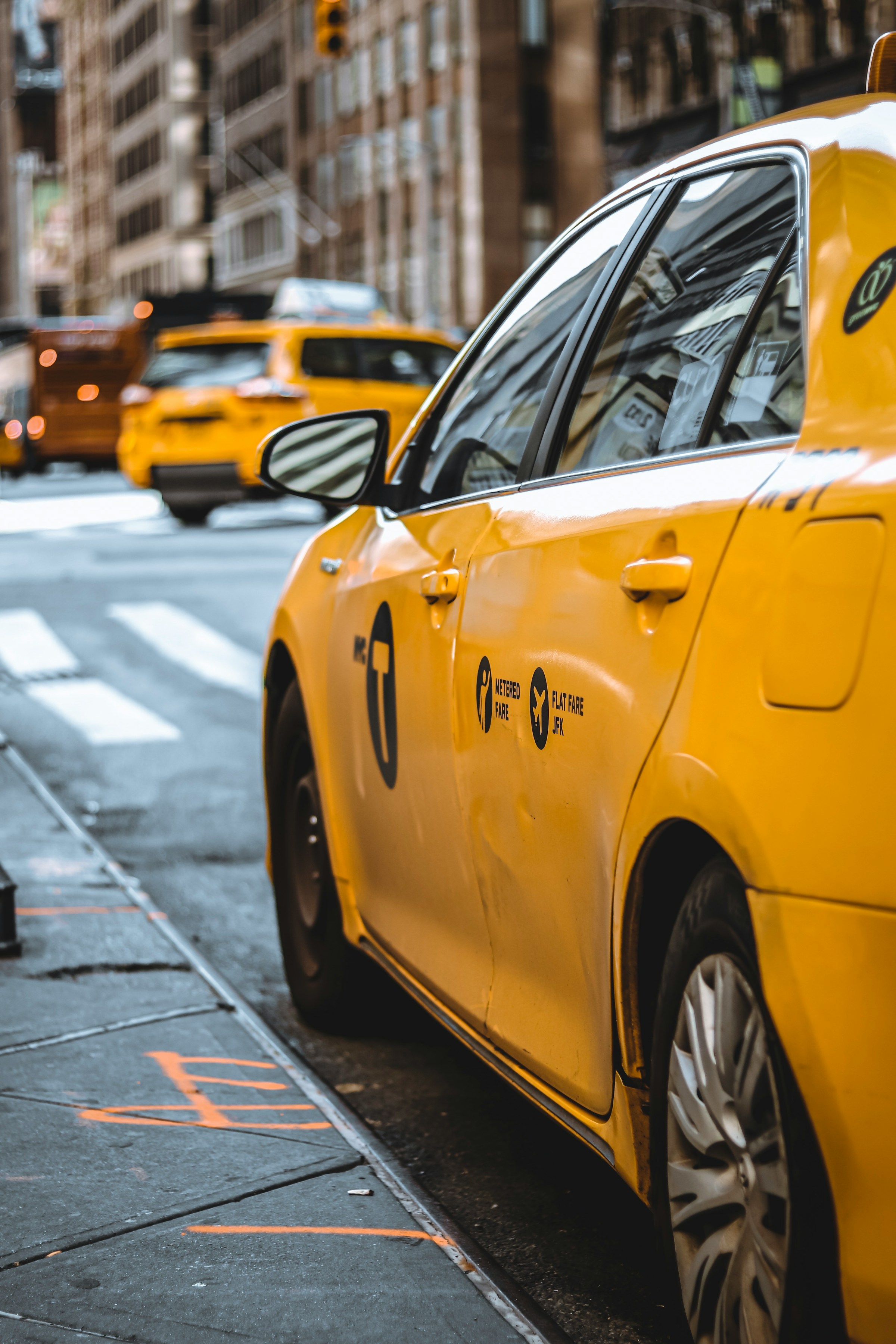 Un taxi en stationnement | Source : Unsplash