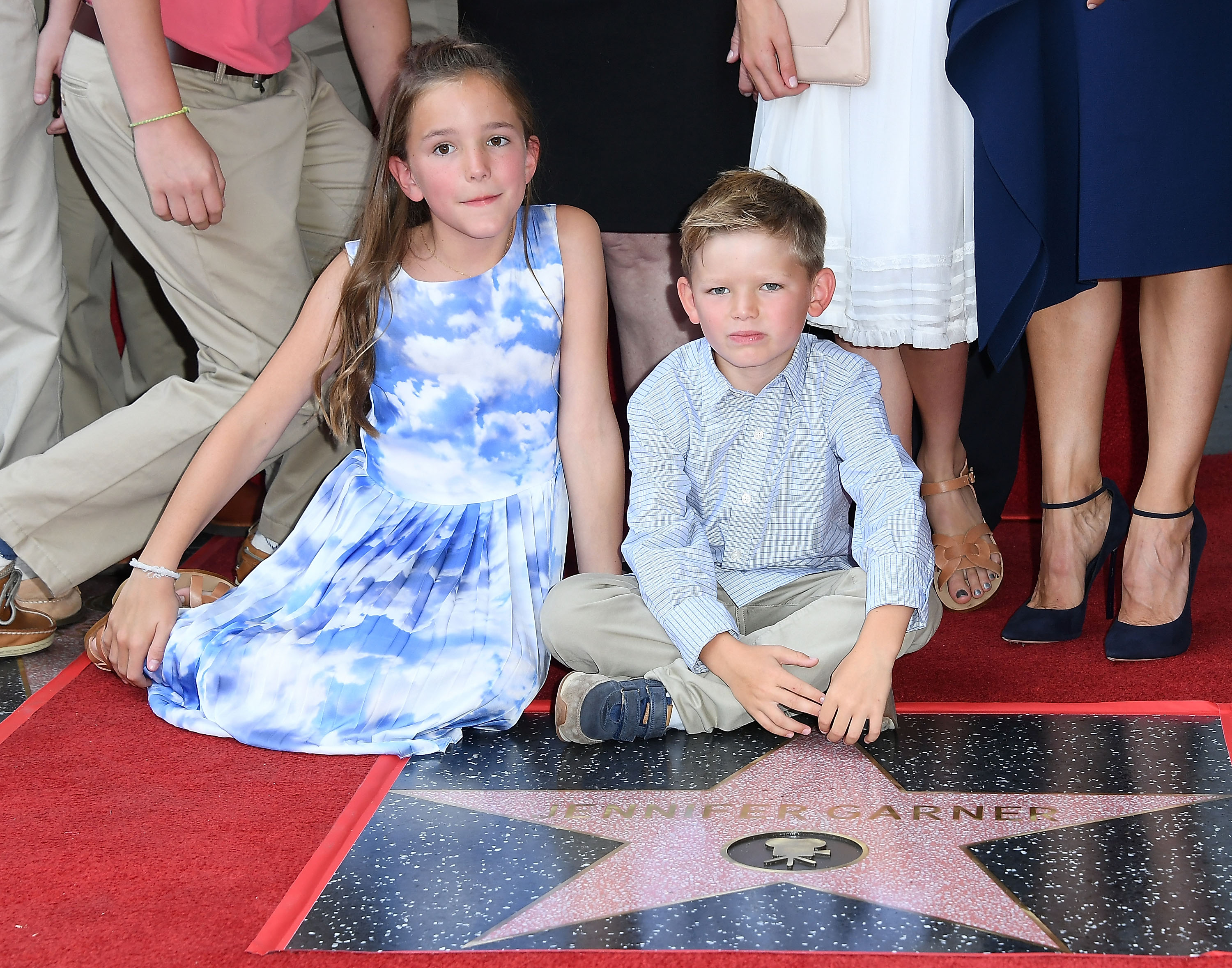 Seraphina Affleck et Samuel Garner Affleck lors d'une cérémonie en l'honneur de Jennifer Garner avec une étoile sur le Hollywood Walk of Fame, le 20 août 2018 à Hollywood, en Californie. | Source : Getty Images