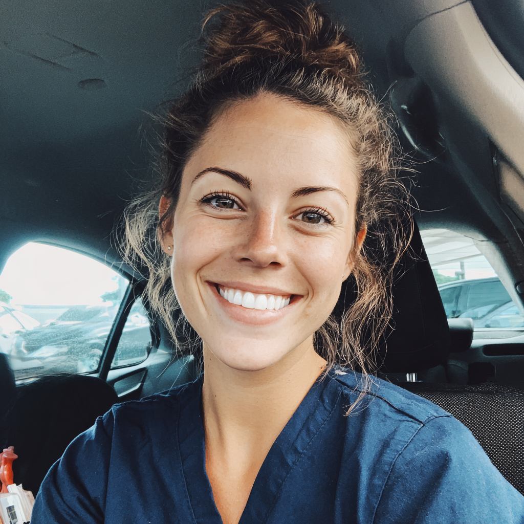 Une infirmière souriante assise dans une voiture | Source : Midjourney