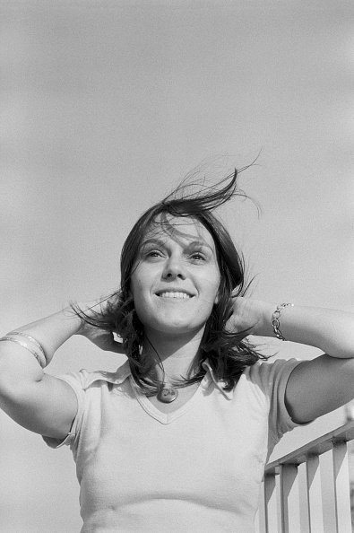 La journaliste Marie-Laure Augry à Paris le 27 aout 1975, France.|Photo : Getty Images