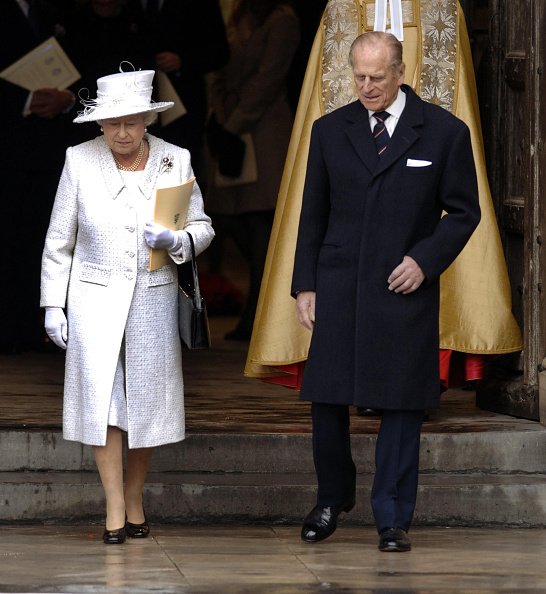 La Reine Elizabeth II et le Duc d'Edimbourg quittent l'Abbaye de Westminster. |Photo : Getty Images