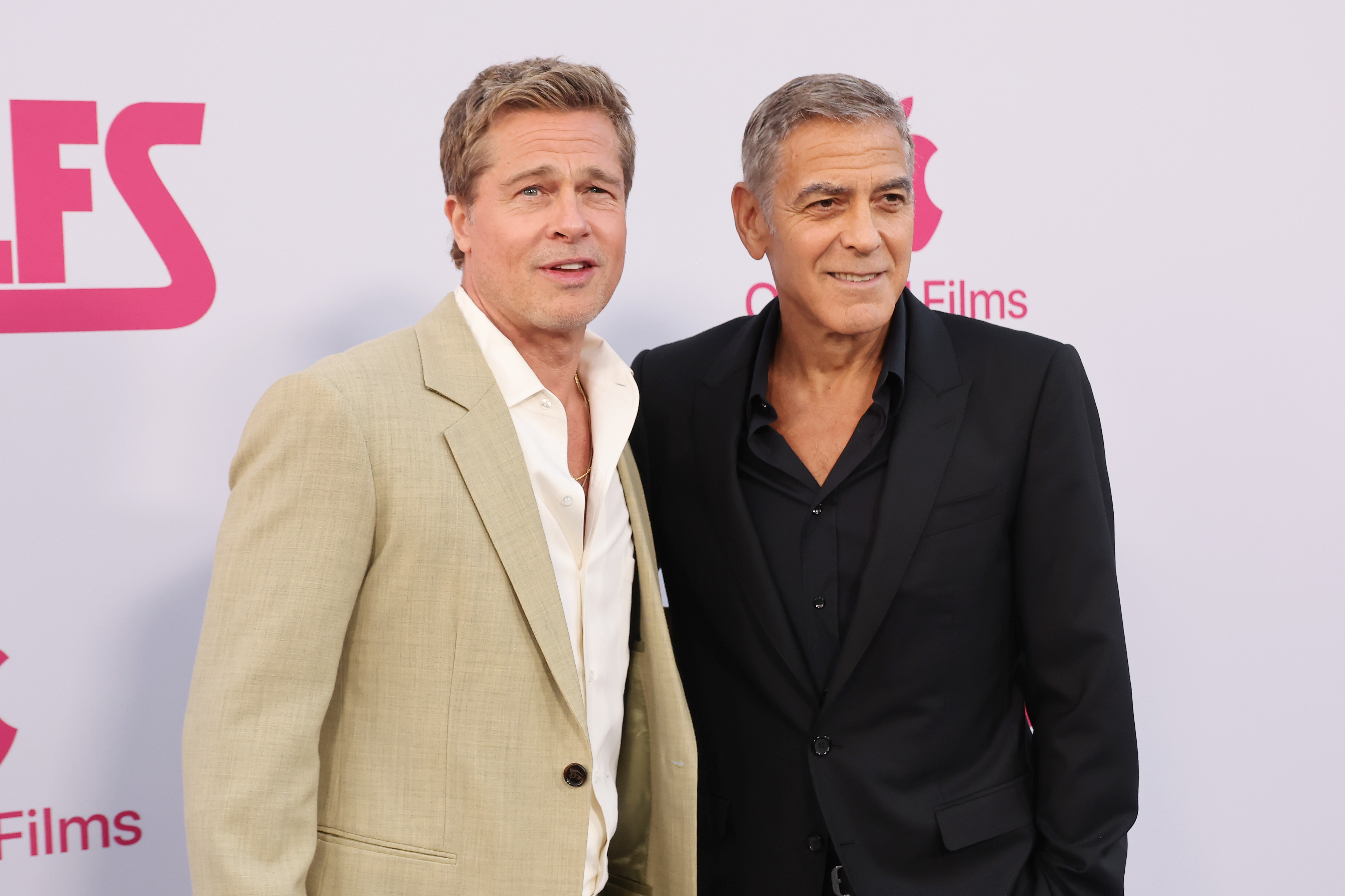 Brad Pitt et George Clooney assistent à la première du film original d'Apple "Wolfs" à Los Angeles au TCL Chinese Theatre le 18 septembre 2024 à Hollywood, Californie | Source : Getty Images