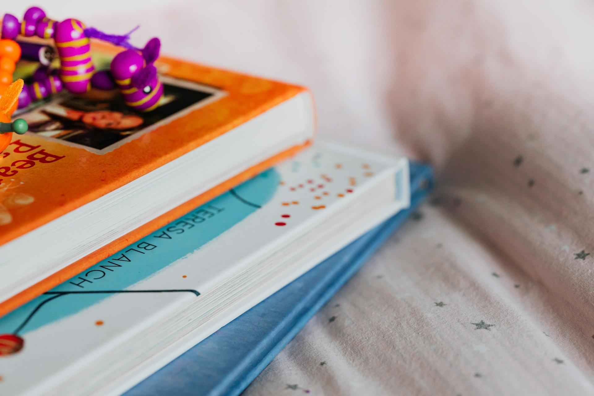 Une pile de livres pour enfants | Source : Pexels