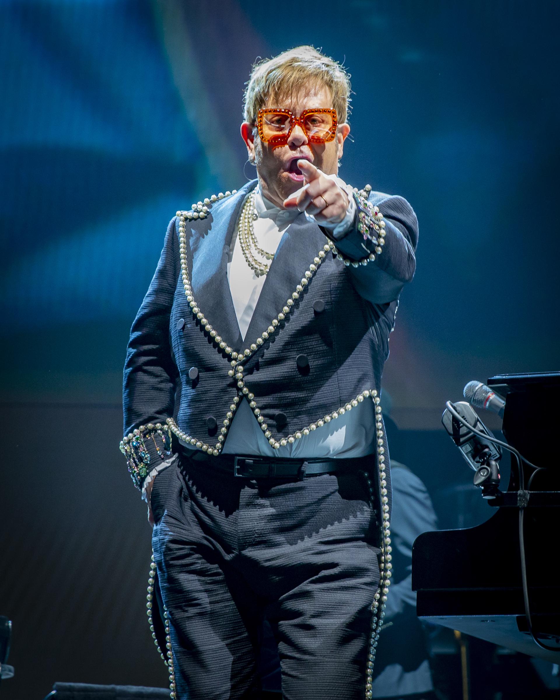 Elton John se produit sur scène lors de sa tournée 'Farewell Yellow Brick Road' au Centre Canadian Tire à Ottawa, Canada, le 28 septembre 2018 | Source : Getty Images