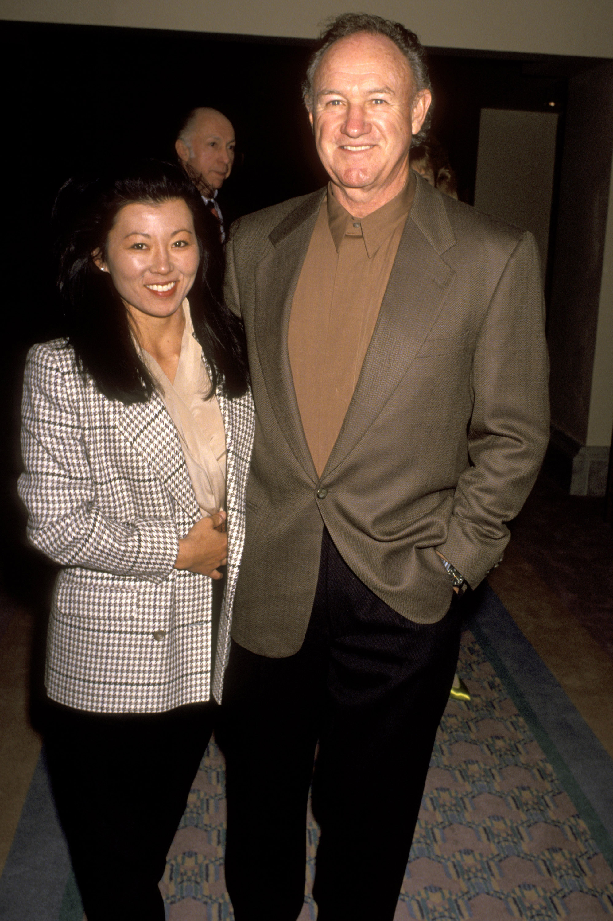 Betsy Arakawa et Gene Hackman lors du Celebrity Sports Invitational, le 29 novembre 1991, à Rancho Mirage, en Californie. | Source : Getty Images