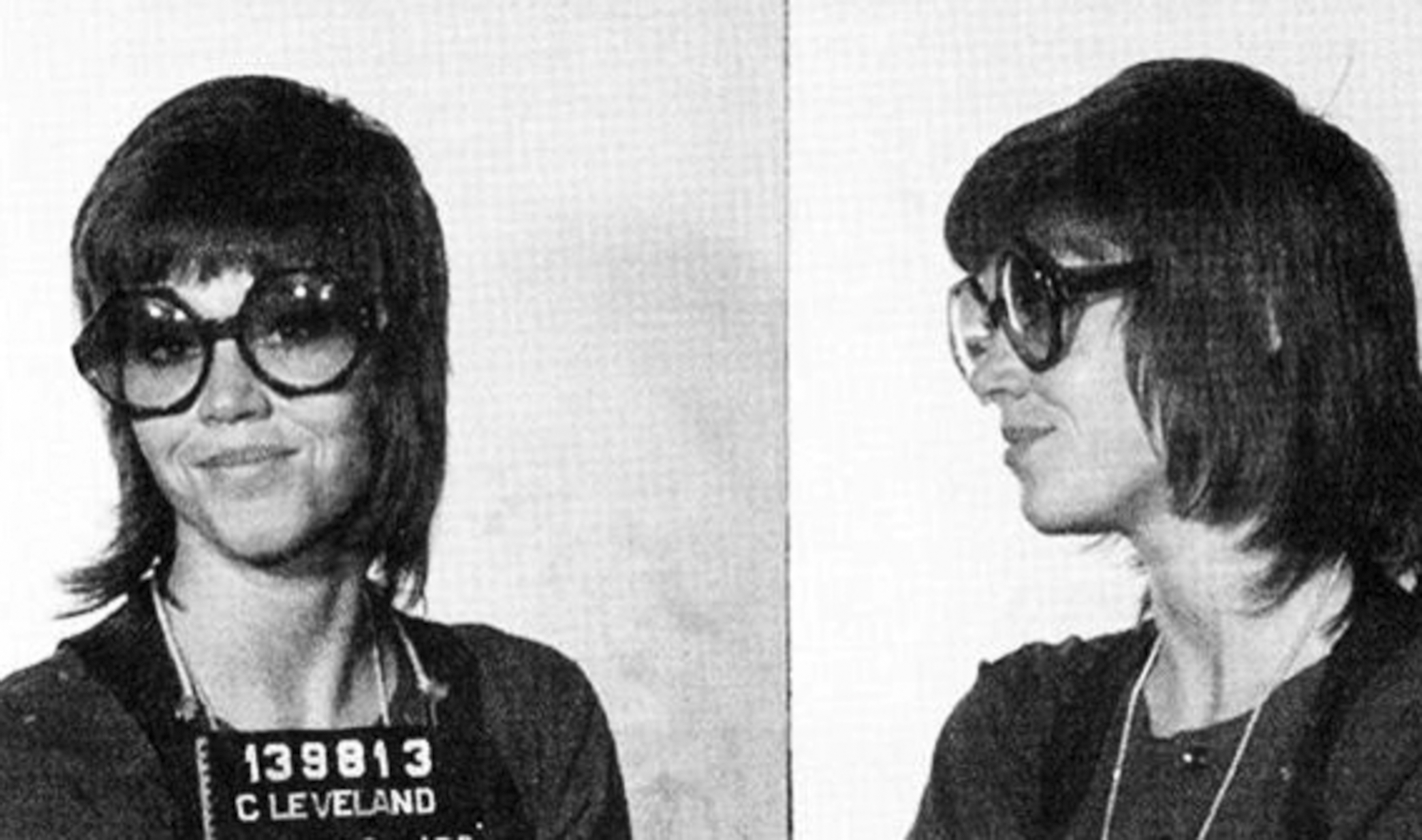 Photos d'identité de l'actrice et activiste Jane Fonda, suite à son arrestation à Cleveland pour avoir donné un coup de pied à un policier local, prises le 3 novembre 1970. | Source : Getty Images