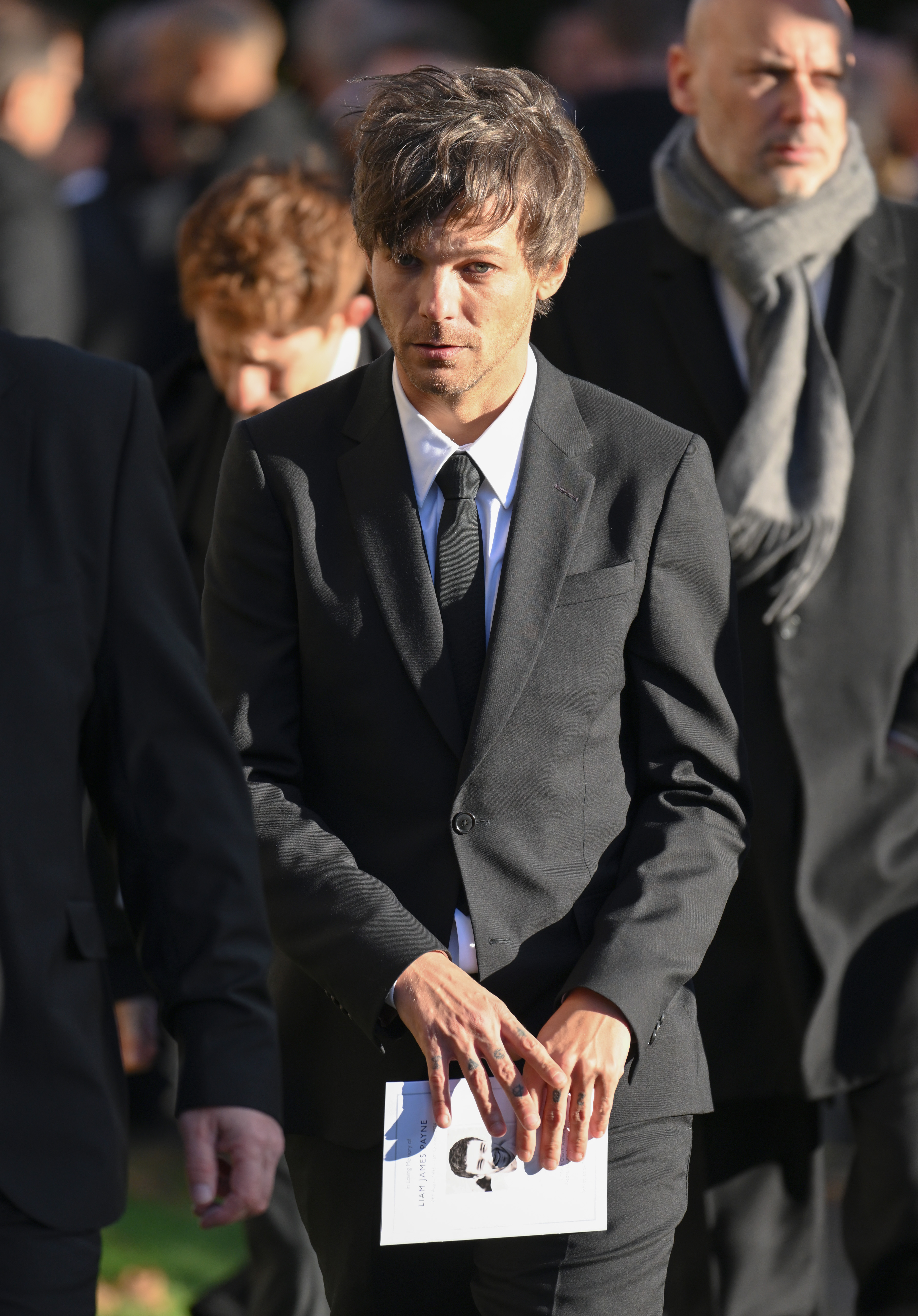 Louis Tomlinson aux funérailles de Liam Payne à Amersham, en Angleterre, le 20 novembre 2024 | Source : Getty Images