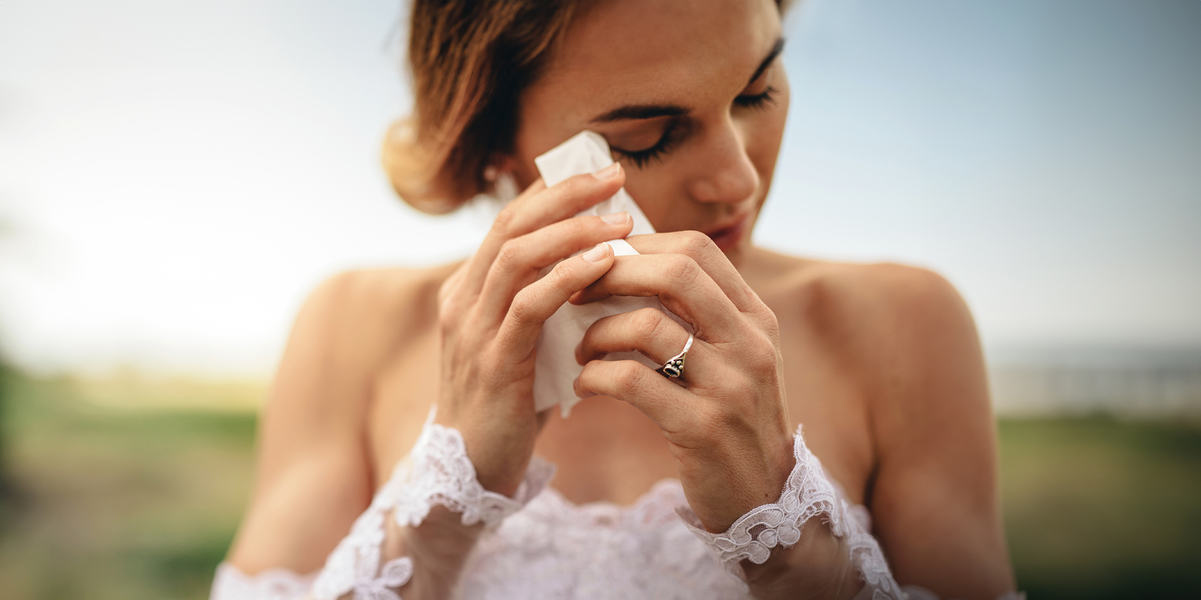 Une mariée qui pleure | Source : Shutterstock