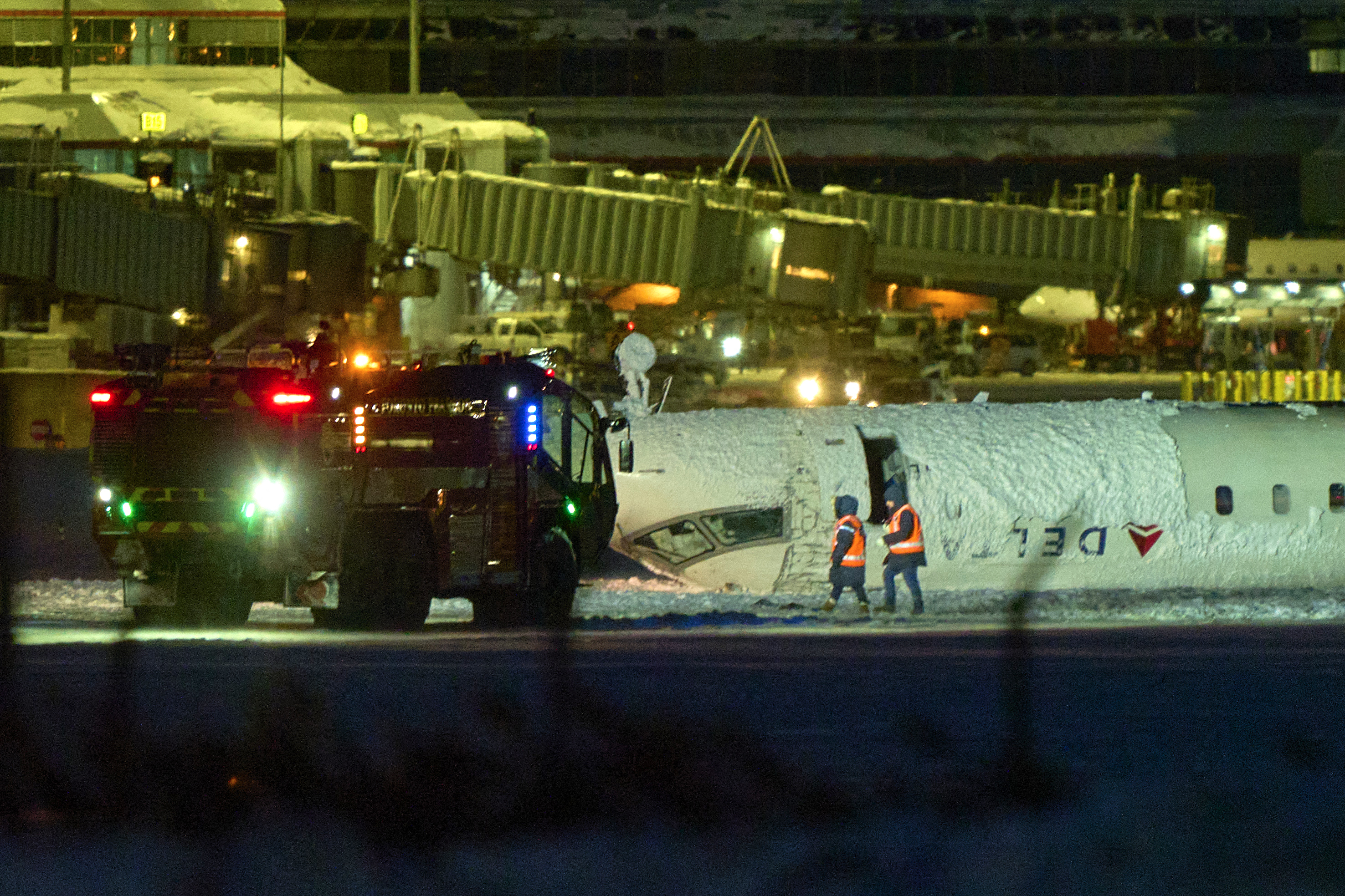 Un avion de Delta airlines après s'être écrasé à l'atterrissage à l'aéroport Pearson de Toronto, Ontario, le 17 février 2025 | Source : Getty Images