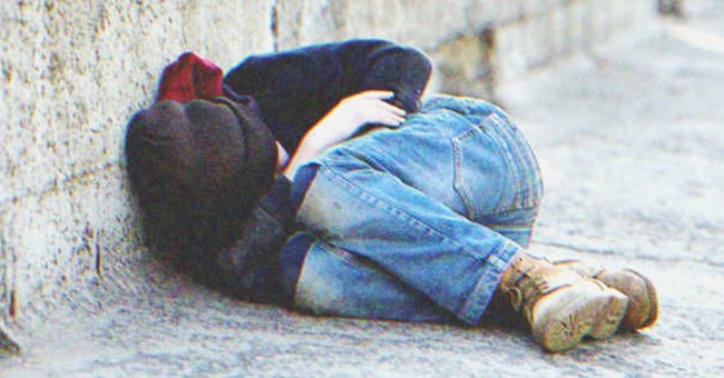 Mark a trouvé le garçon qui dormait dans la rue | Source : SHutterstock.com