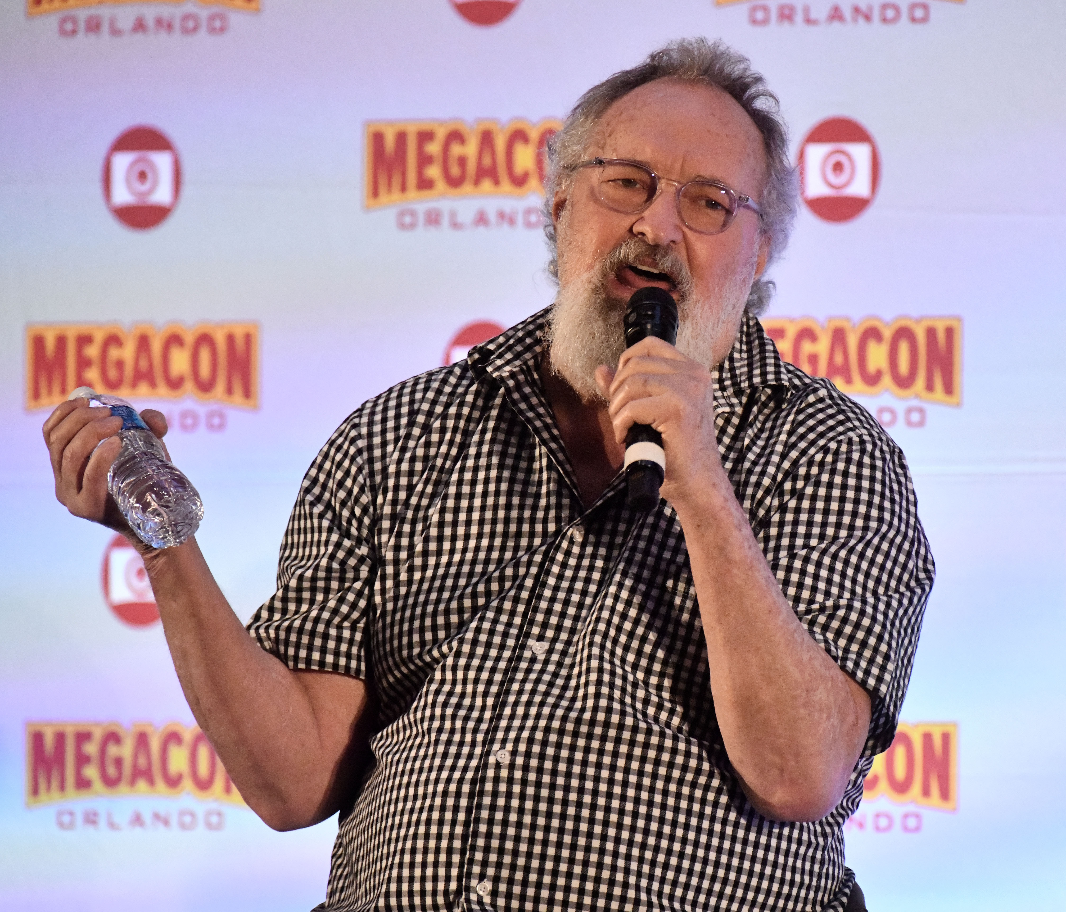 Randy Quaid prend la parole lors du MegaCon Orlando 2024 au Orange County Convention Center, le 2 février 2024, à Orlando, en Floride | Source : Getty Images