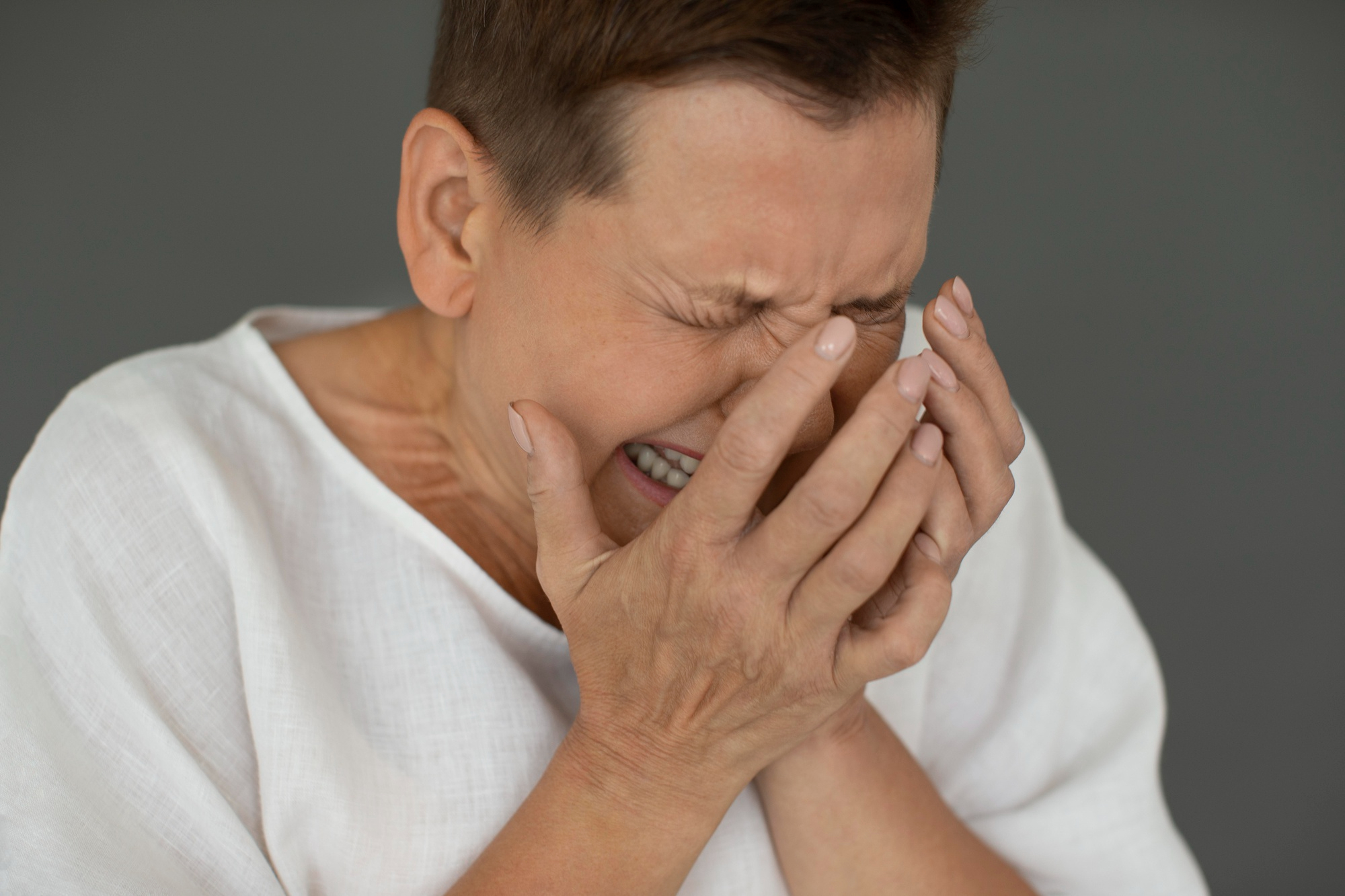 Une femme âgée qui pleure | Source : freepik.com