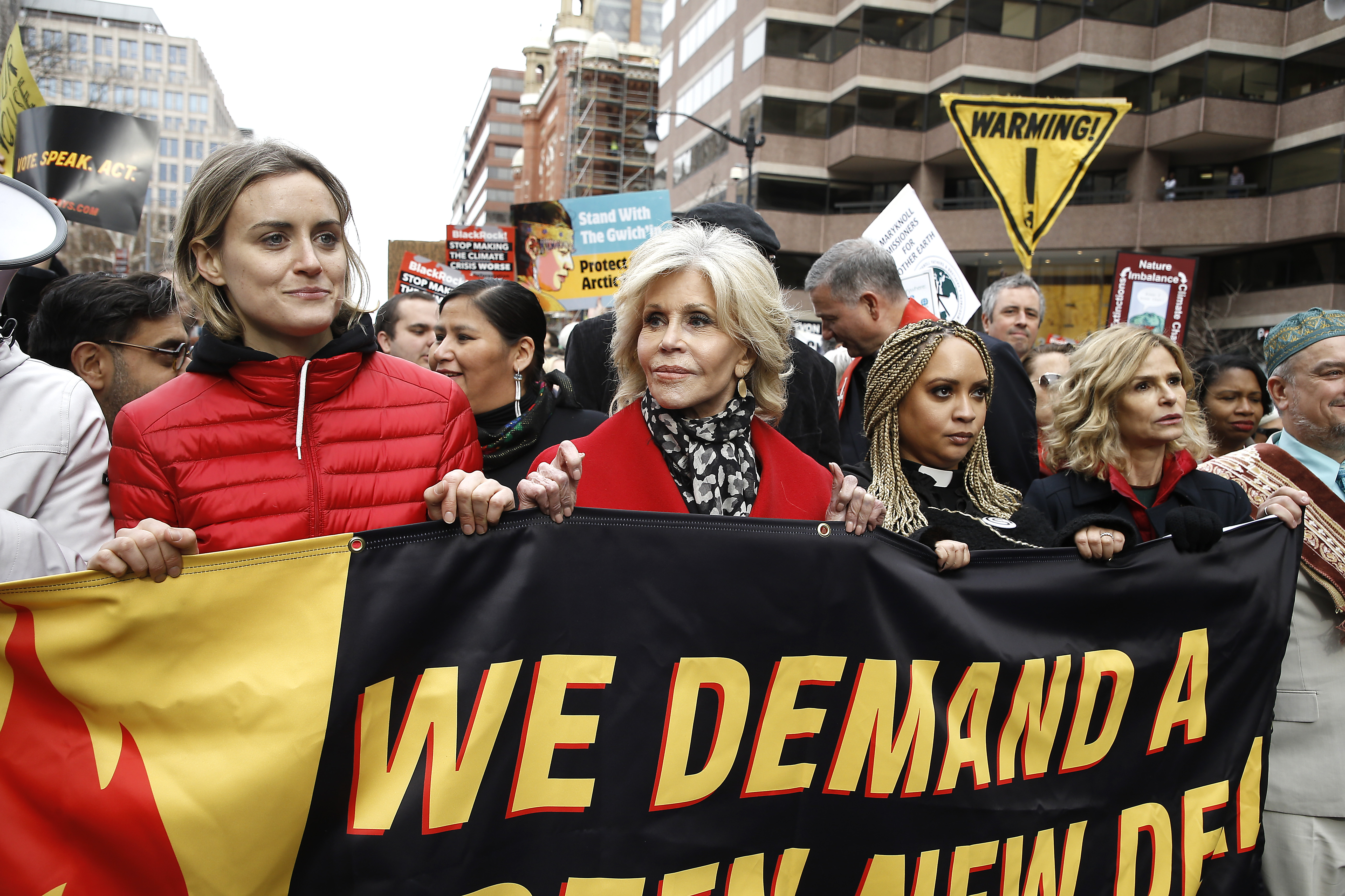 Taylor Schilling, Jane Fonda, Khadouna et Kyra Segwick manifestent lors de l'événement "Fire Drill Friday" le 6 Decembre 2019, à Washington, DC. | Source : Getty Images
