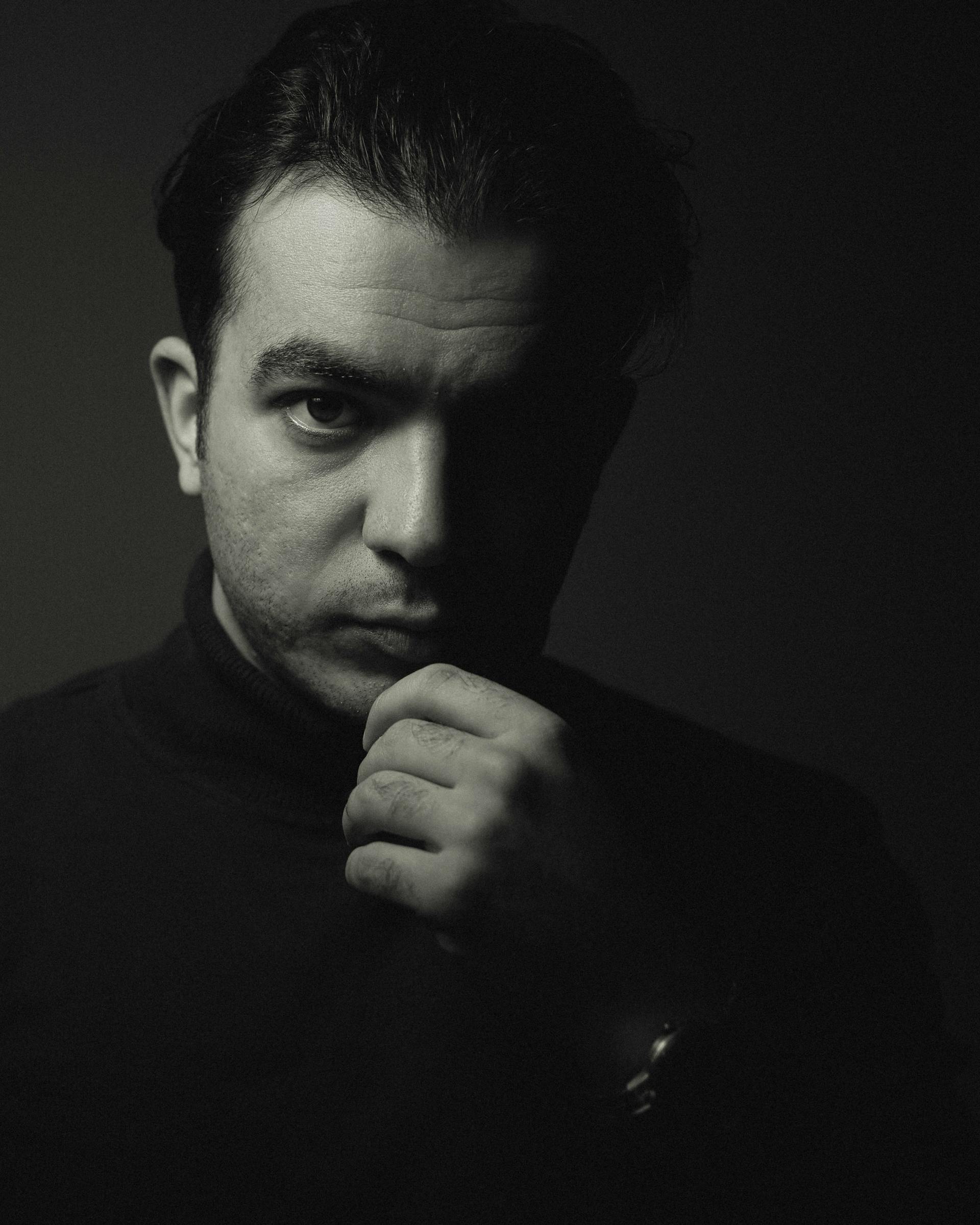 Un homme sérieux | Source : Pexels