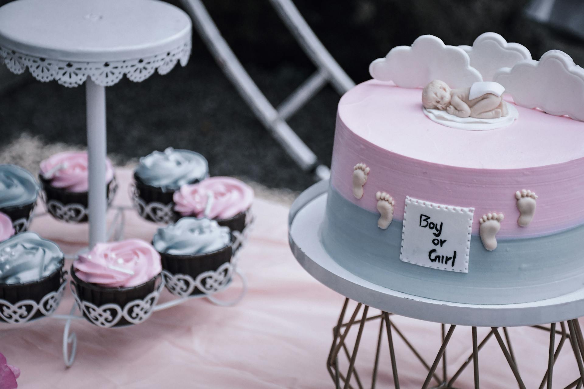 Un gâteau rose et bleu | Source : Pexels