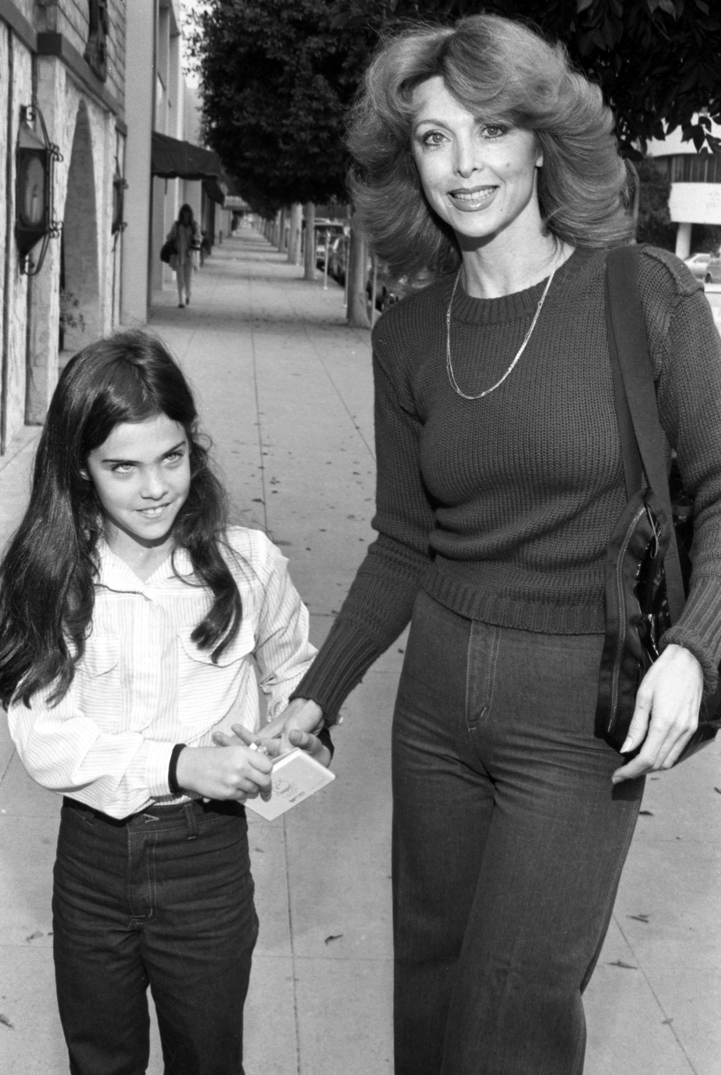 Caprice Crane et Tina Louise photographiées le 4 février 1980 | Sources : Getty Images