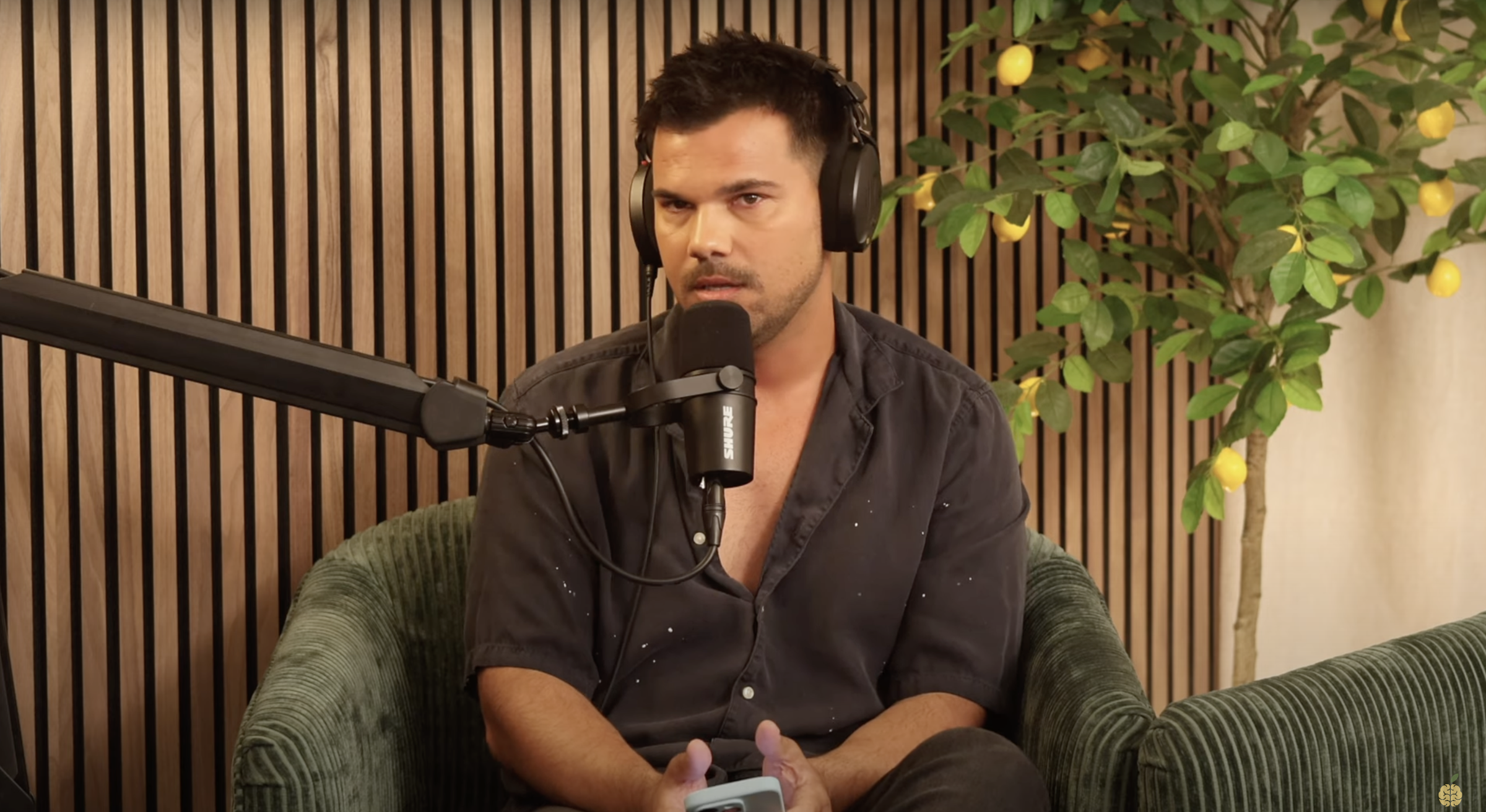 Taylor Lautner, tel que vu dans une vidéo datant du 3 juillet 2024 | Source : YouTube/thesqueeze