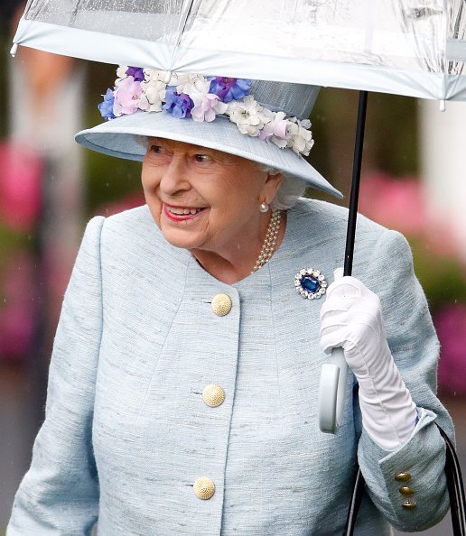 La reine Elizabeth II à l'hippodrome d'Ascot le 19 juin 2019 à Ascot, en Angleterre | Photo : Getty Images