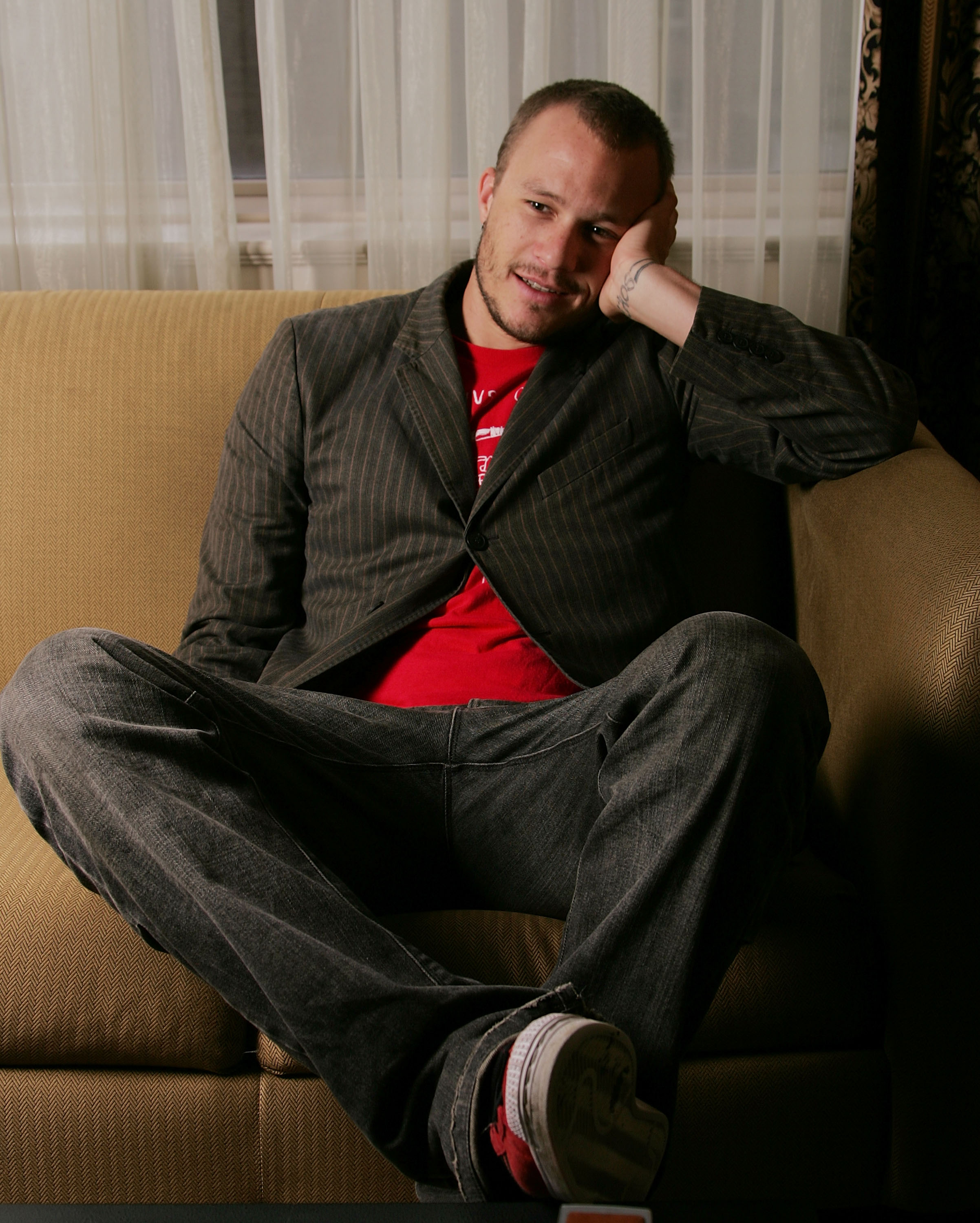 Heath Ledger pose pour un portrait lors de la promotion du film "Brokeback Mountain" à Toronto, Canada, le 10 septembre 2005 | Source : Getty Images