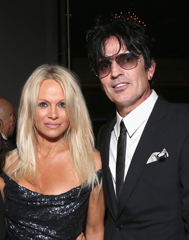 Pamela Anderson et le musicien Tommy Lee assistent à la 35e anniversaire de PETA à Hollywood Palladium le 30 septembre 2015 à Los Angeles. | Photo : Getty Images