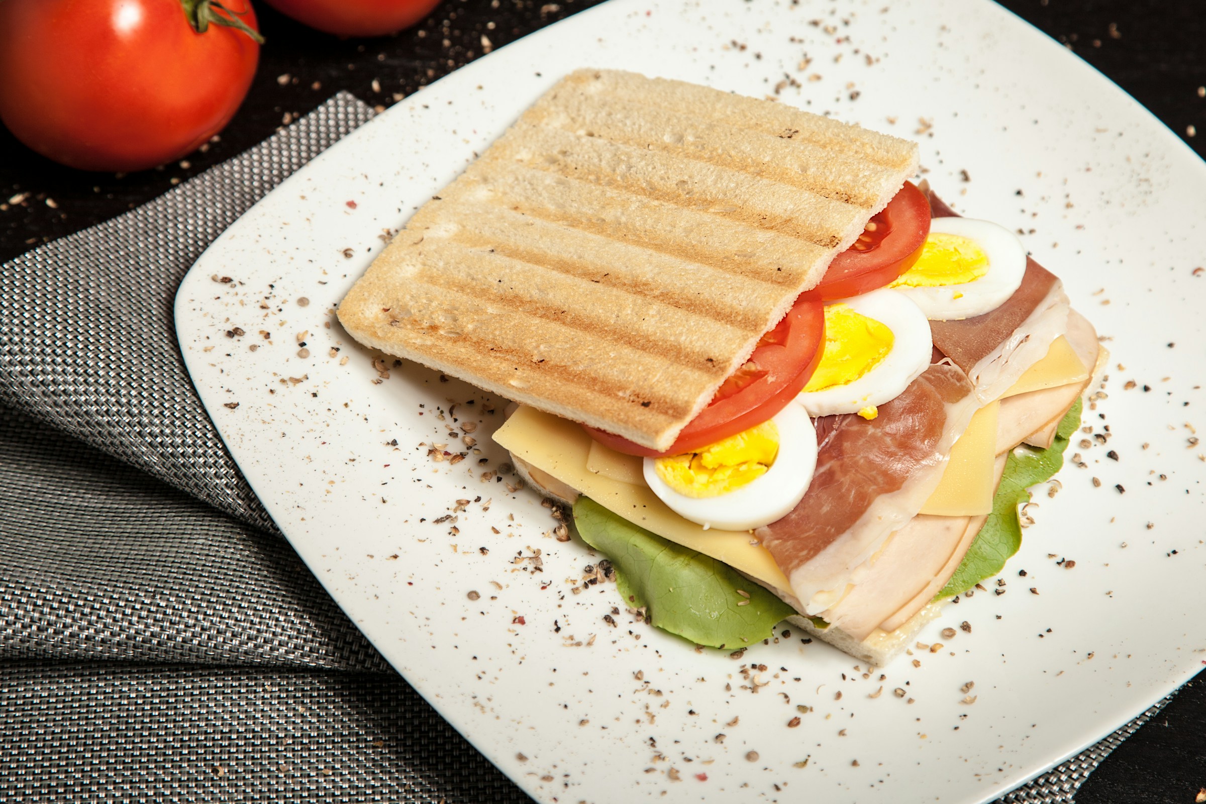 Un sandwich pour le petit déjeuner | Source : Unsplash