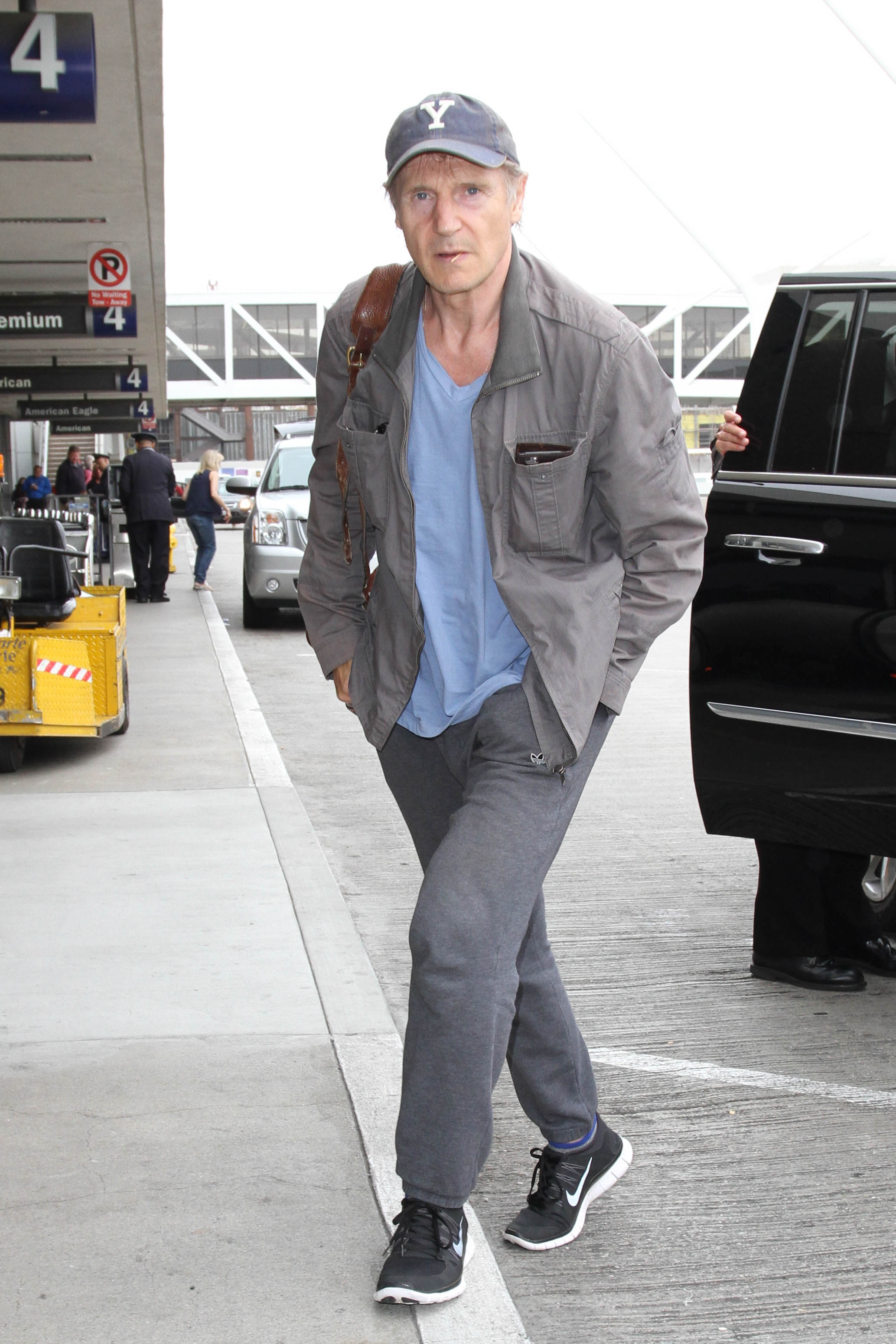 Liam Neeson est vu à LAX. le 10 juin 2015 à Los Angeles, Californie | Source : Getty Images