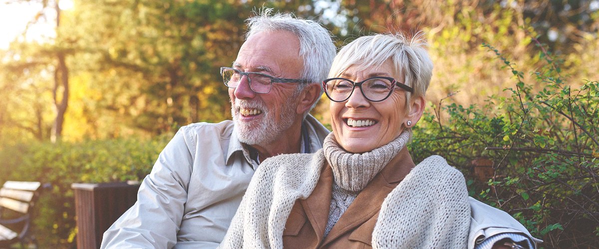 Un couple âgé heureux. l Source : Shutterstock