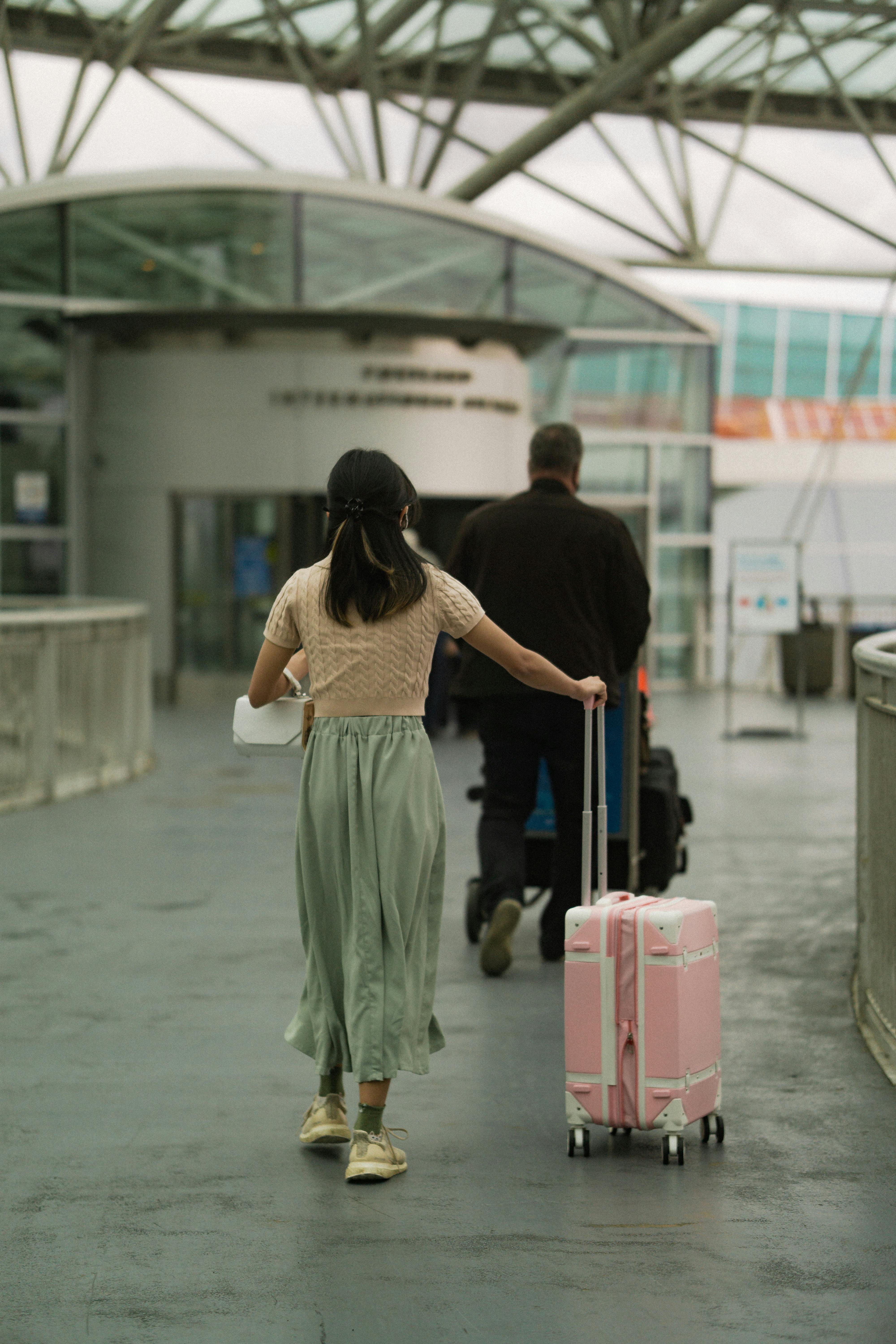 Une femme dans un aéroport | Source : Pexels