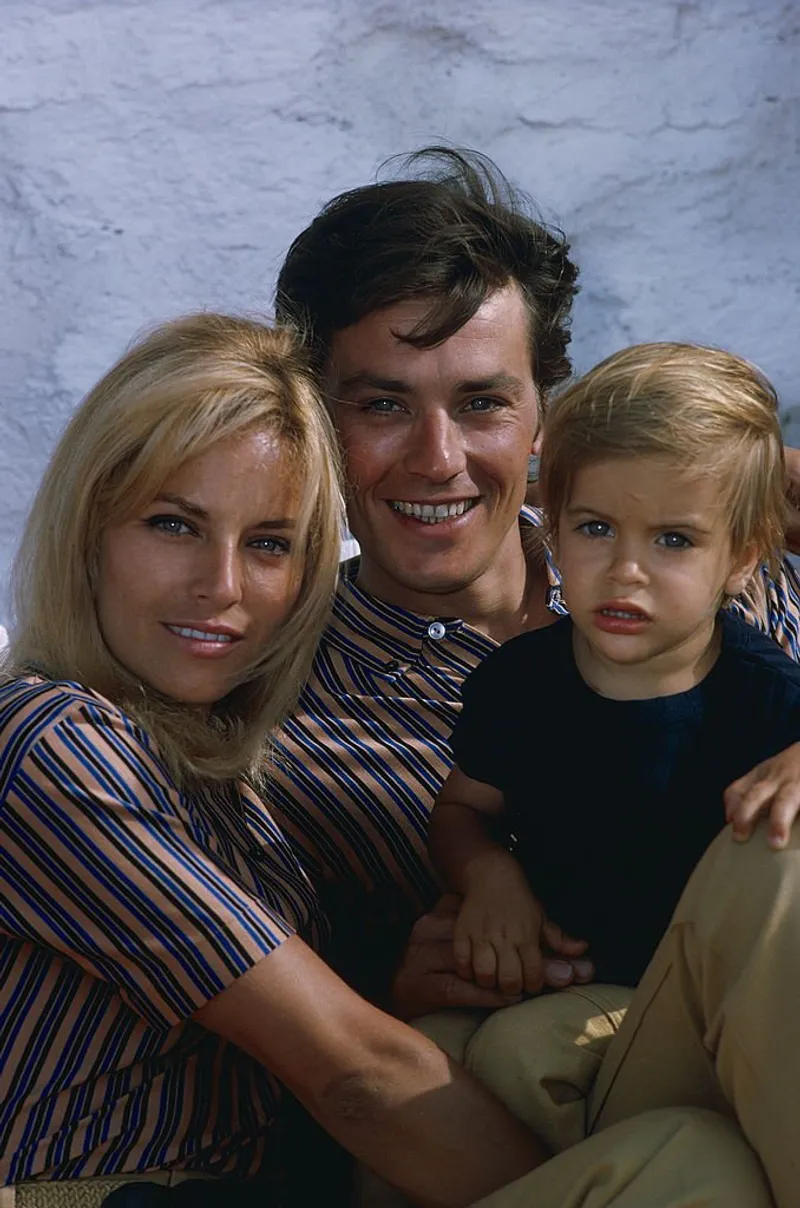 Alain, Nathalie et Anthony Delon. | Photo : Getty Images