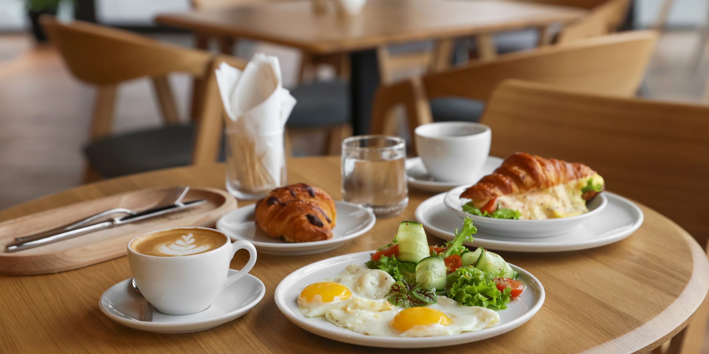 De la nourriture sur une table | Source : Shutterstock