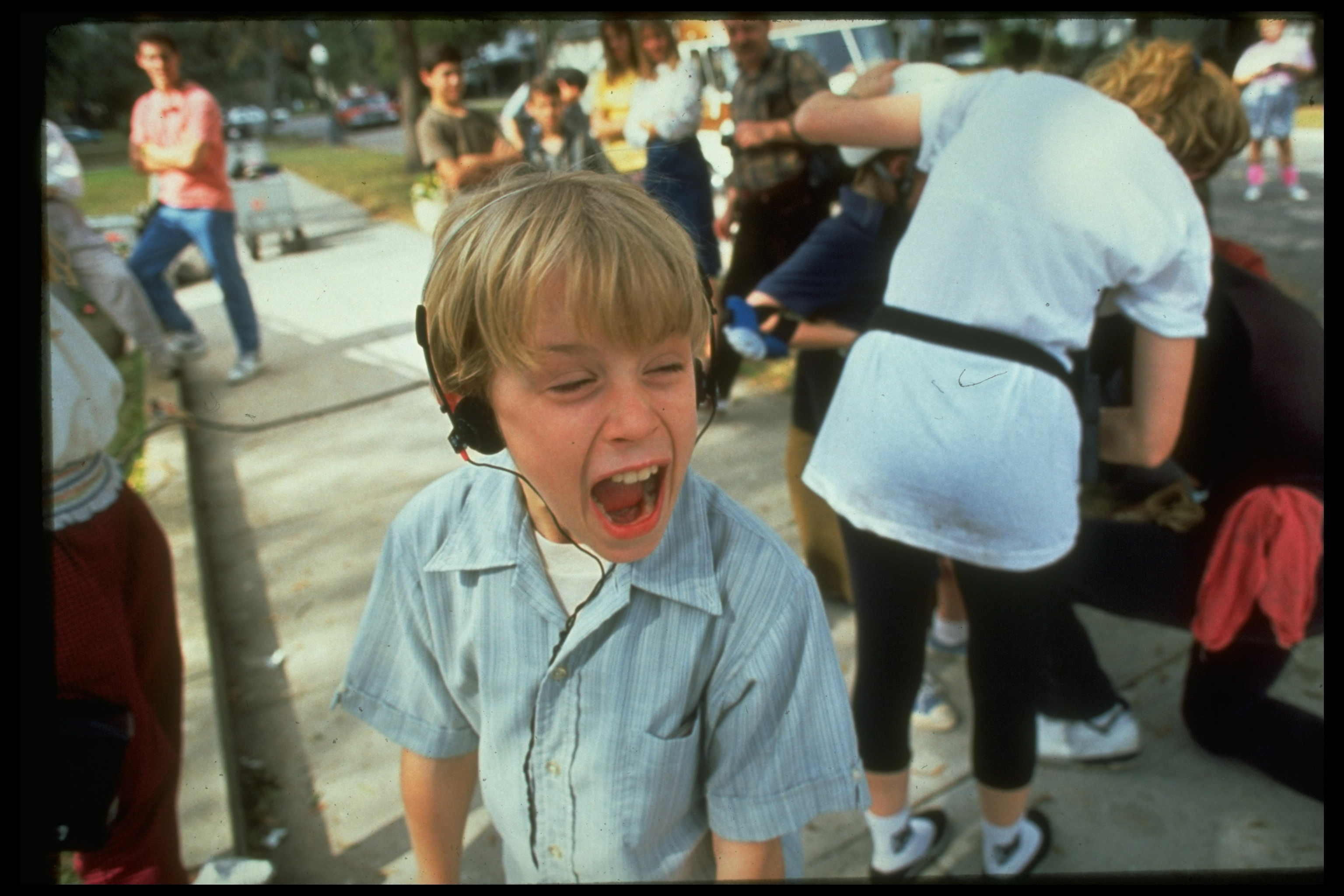 Macaulay Culkin sur le plateau de tournage en 1991 | Source : Getty Images