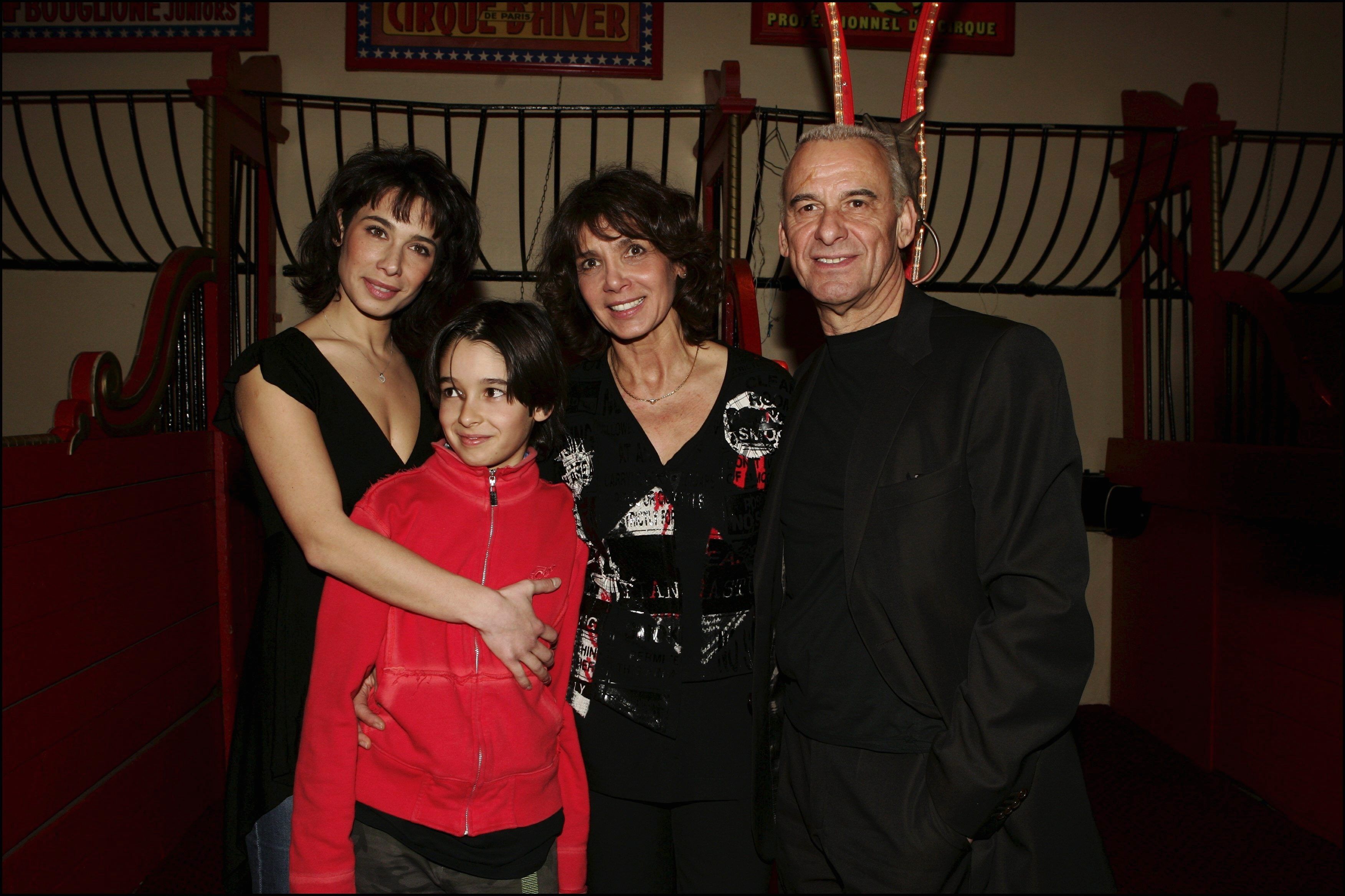  Michel et Stéphanie Fugain avec leurs enfants Marie et Alexis, le 8 Février 2005 à Paris, France. | Photo : Getty Images