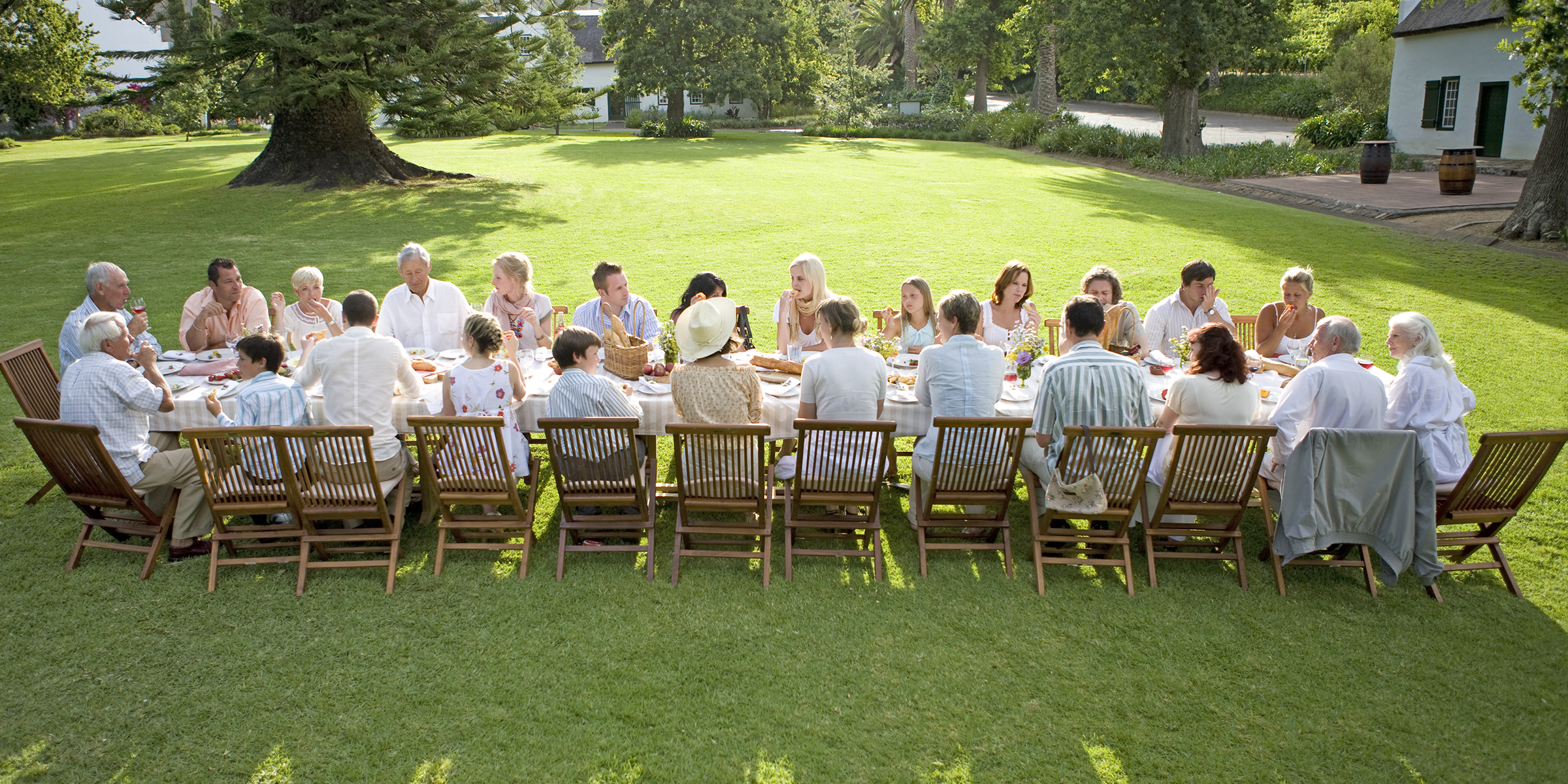 Un mariage en plein air | Source : Shutterstock