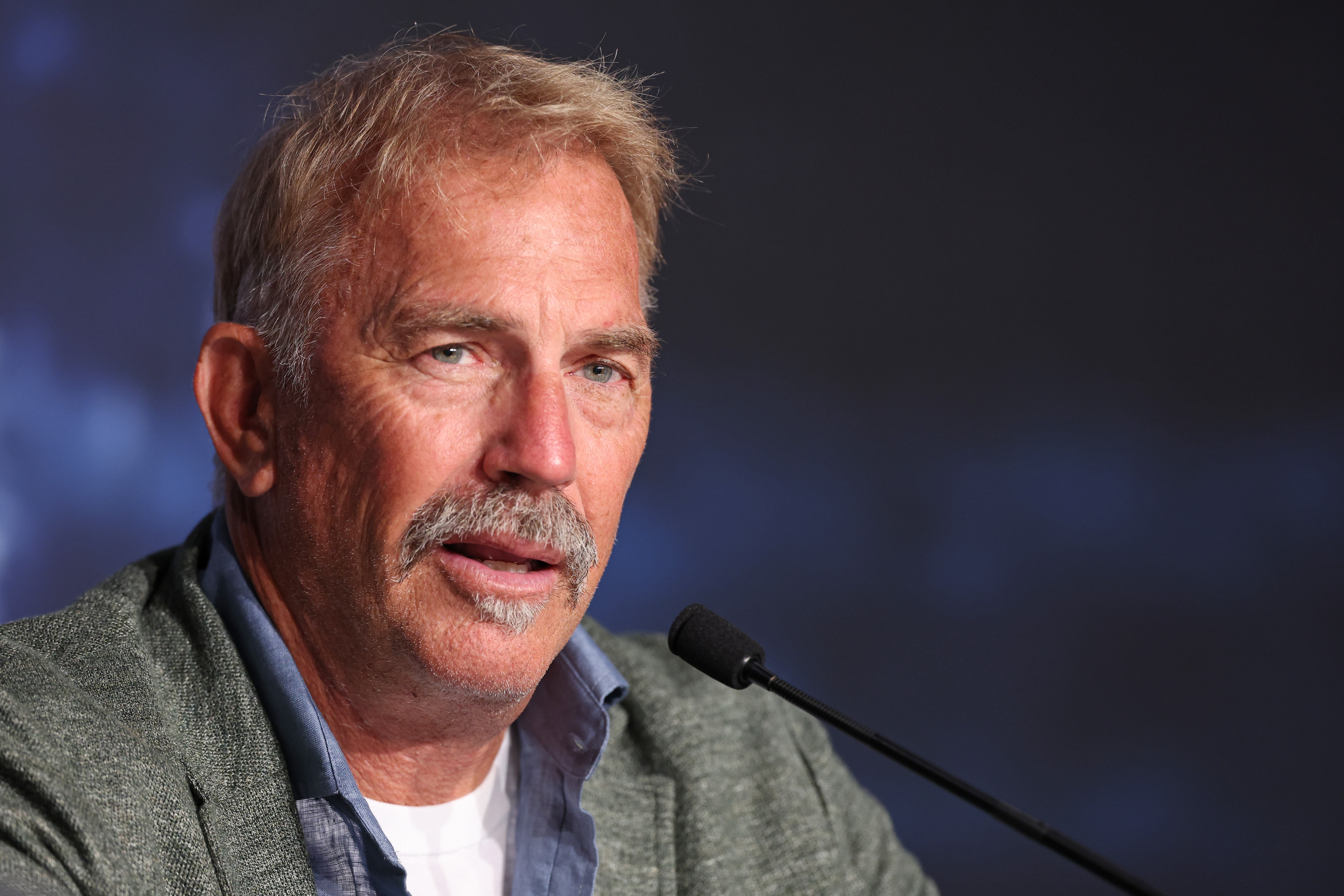 Kevin Costner assiste à la conférence de presse de "Horizon : Une saga américaine" à la conférence de presse du 77e Festival de Cannes annuel, le 20 mai 2024, à Cannes, en France. | Source : Getty Images