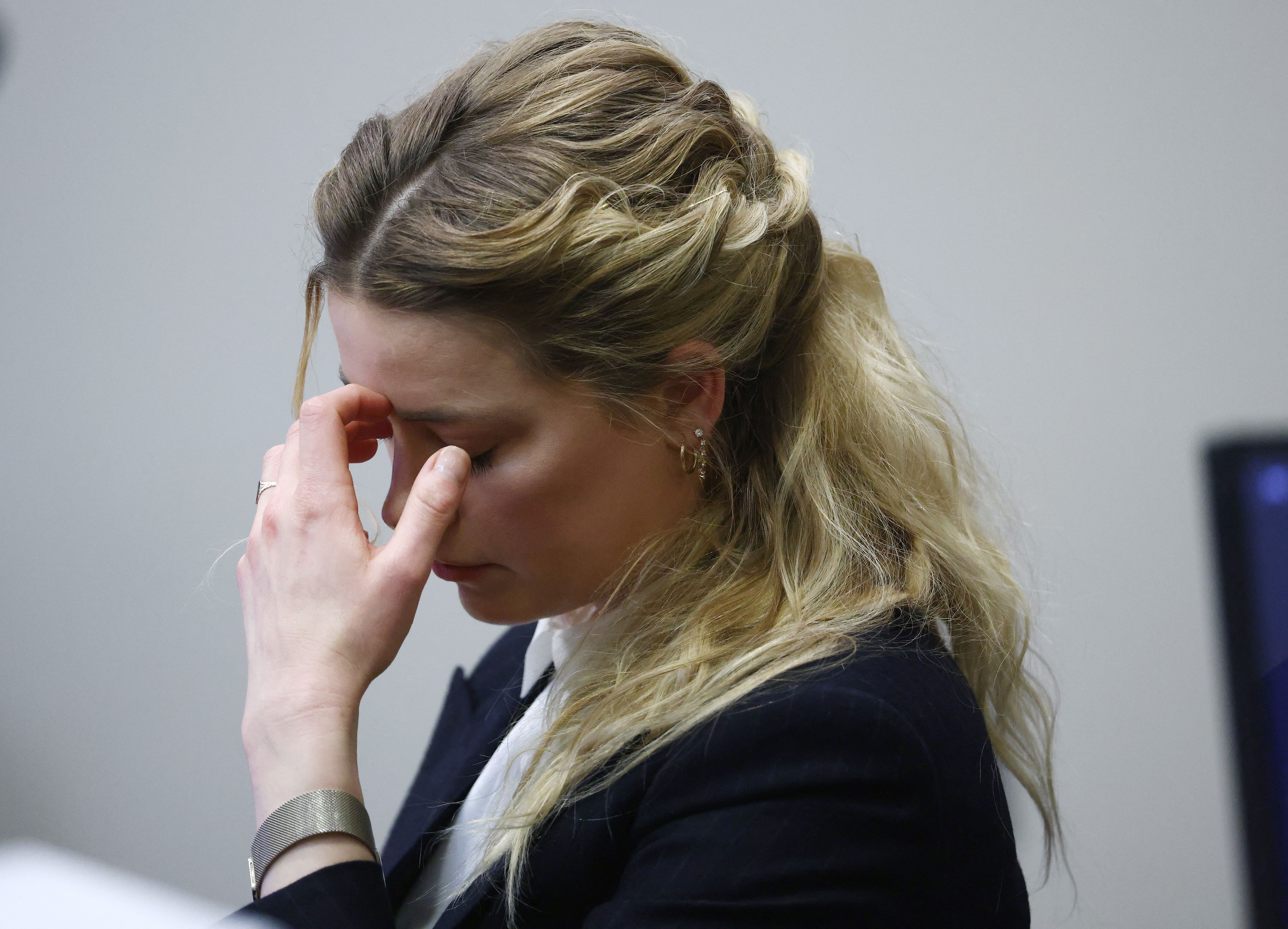 Amber Heard lors du procès pour diffamation au tribunal itinérant du comté de Fairfax, le 21 avril 2022, à Fairfax, en Virginie. | Source : Getty Images