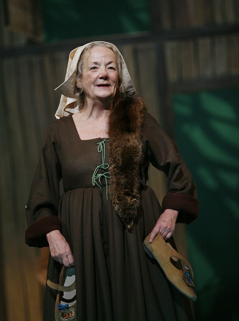 Catherine HiegelMs - Petule "Les joyeuses commeres Windsor de" de William Shakespeare à la Comédie Française et mise en scène de res Lima, costumes de Renato Bianchi à Paris, France le 01 décembre 2009. | Photo : Getty Images