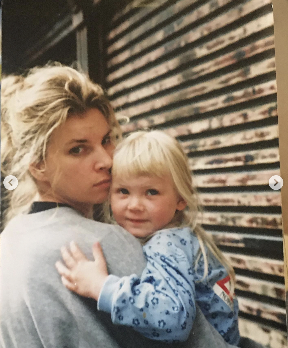 Ella Loudon avec sa mère. | Source : Instagram/ellaloudon